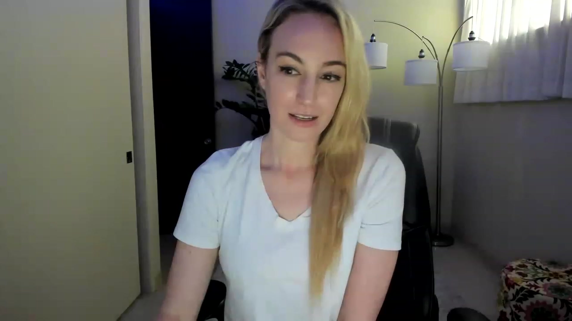 Gallery image thumbnail from JaneAllDay's myfreecams stream on, 01/29/2023, 02:47 image 10 of 20