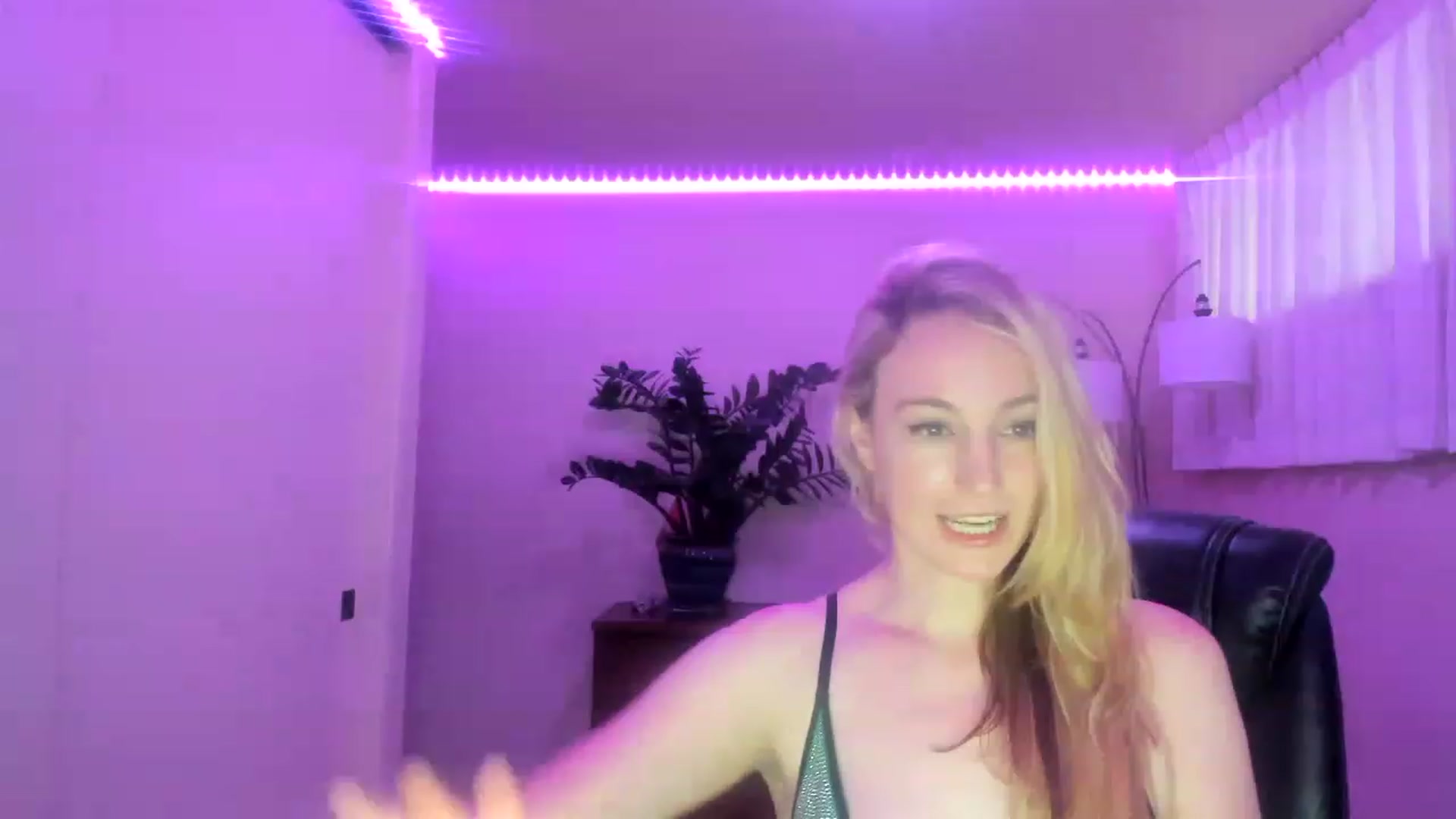 Gallery image thumbnail from JaneAllDay's myfreecams stream on, 01/30/2023, 05:33 image 7 of 20