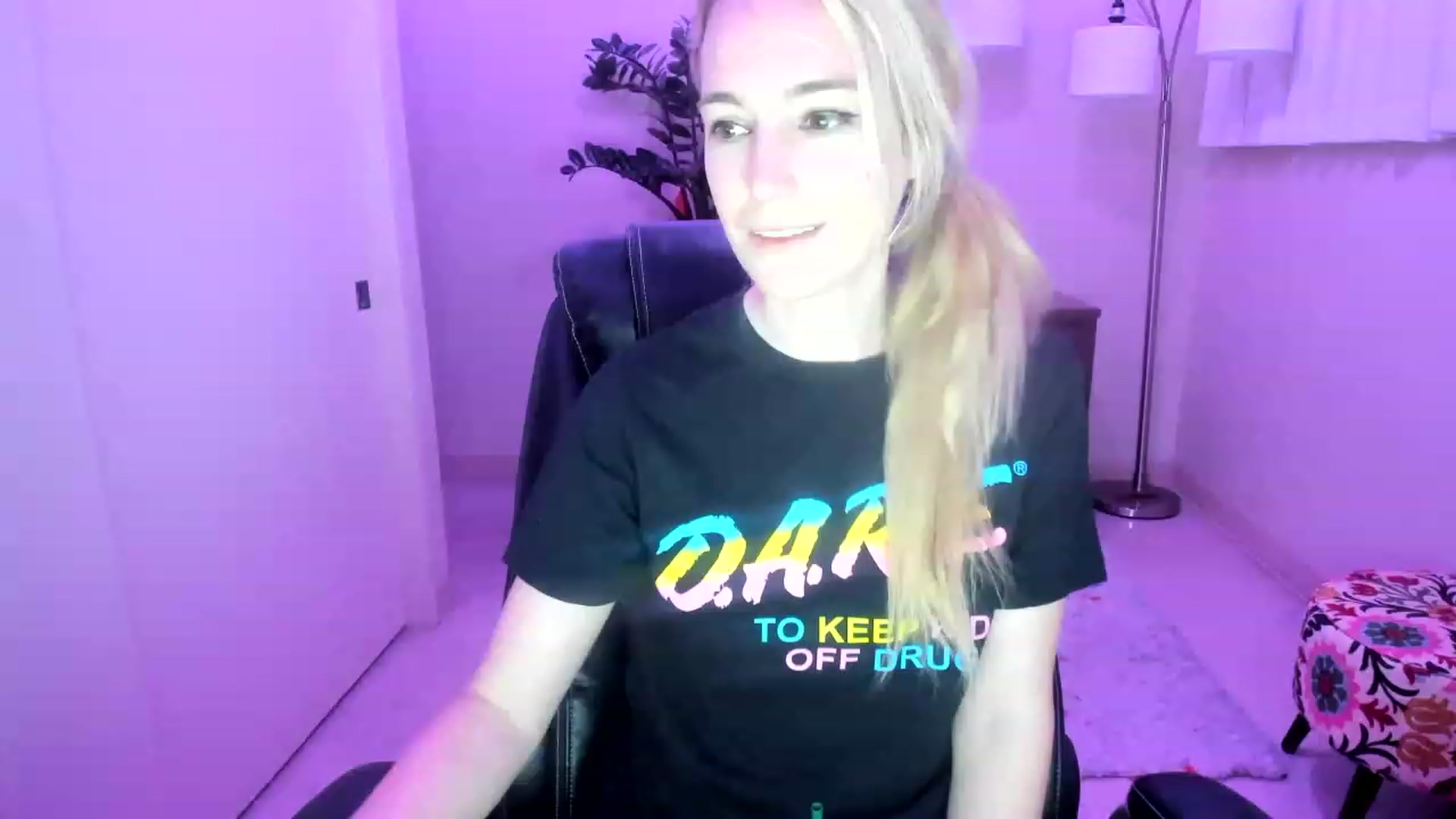 Gallery image thumbnail from JaneAllDay's myfreecams stream on, 01/30/2023, 06:10 image 19 of 20