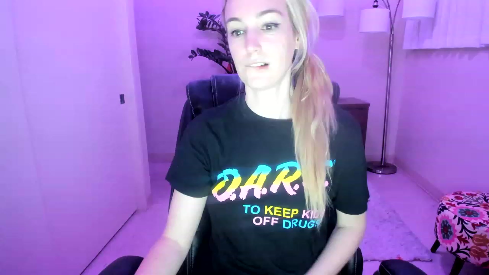 Gallery image thumbnail from JaneAllDay's myfreecams stream on, 01/30/2023, 06:10 image 17 of 20