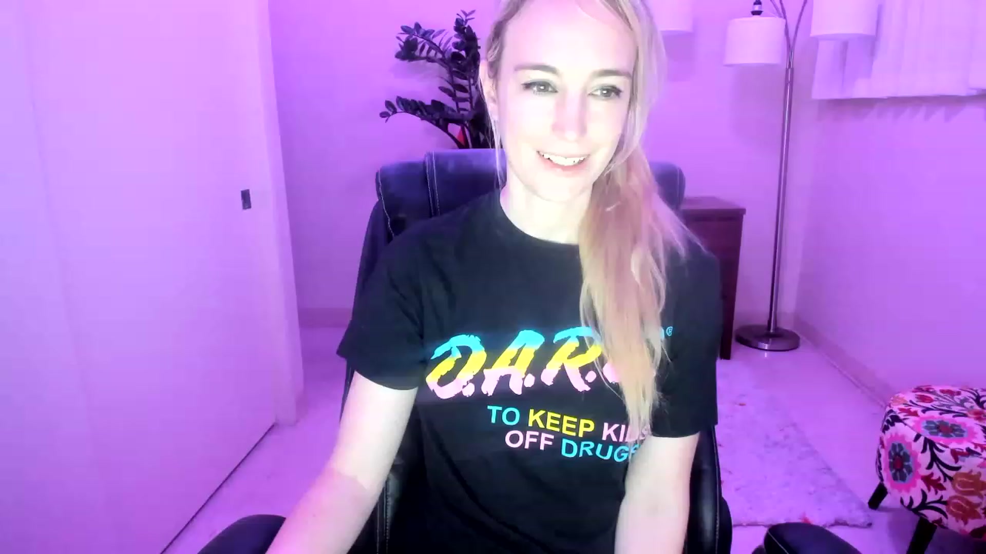 Gallery image thumbnail from JaneAllDay's myfreecams stream on, 01/30/2023, 06:10 image 18 of 20