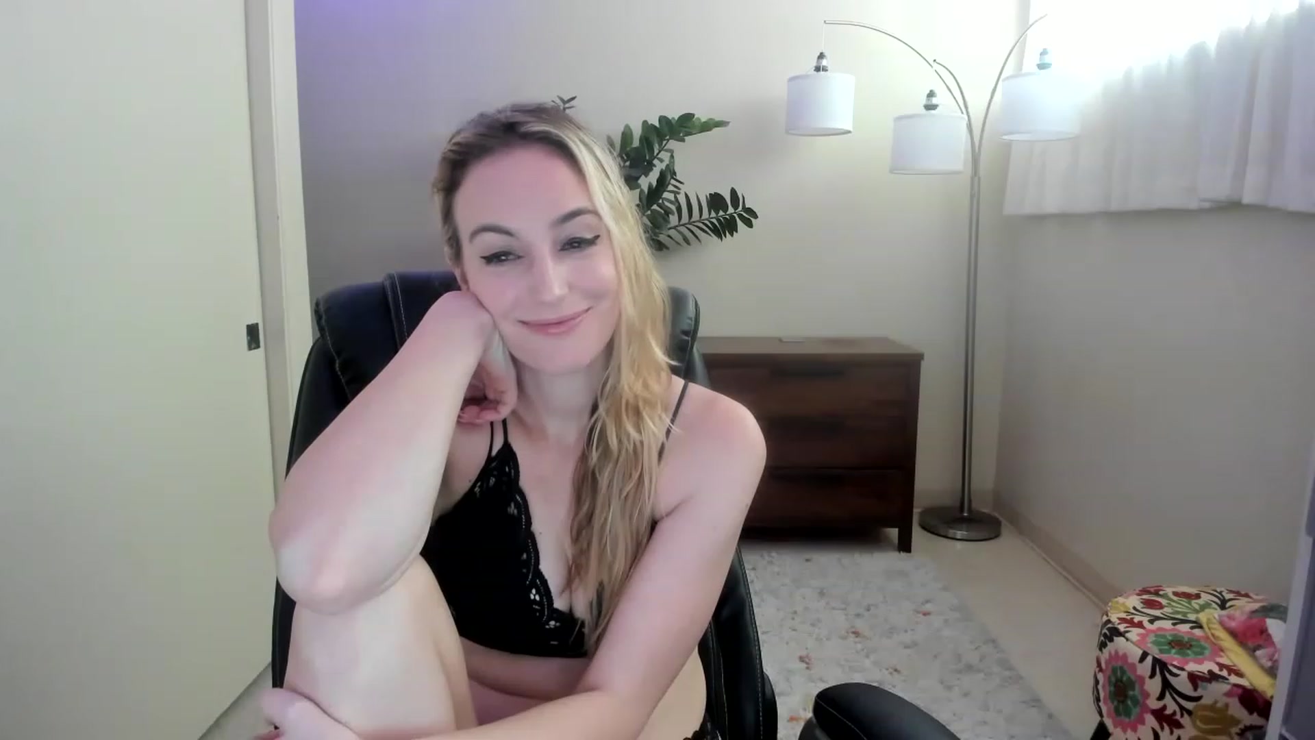 Gallery image thumbnail from JaneAllDay's myfreecams stream on, 01/31/2023, 22:16 image 2 of 20