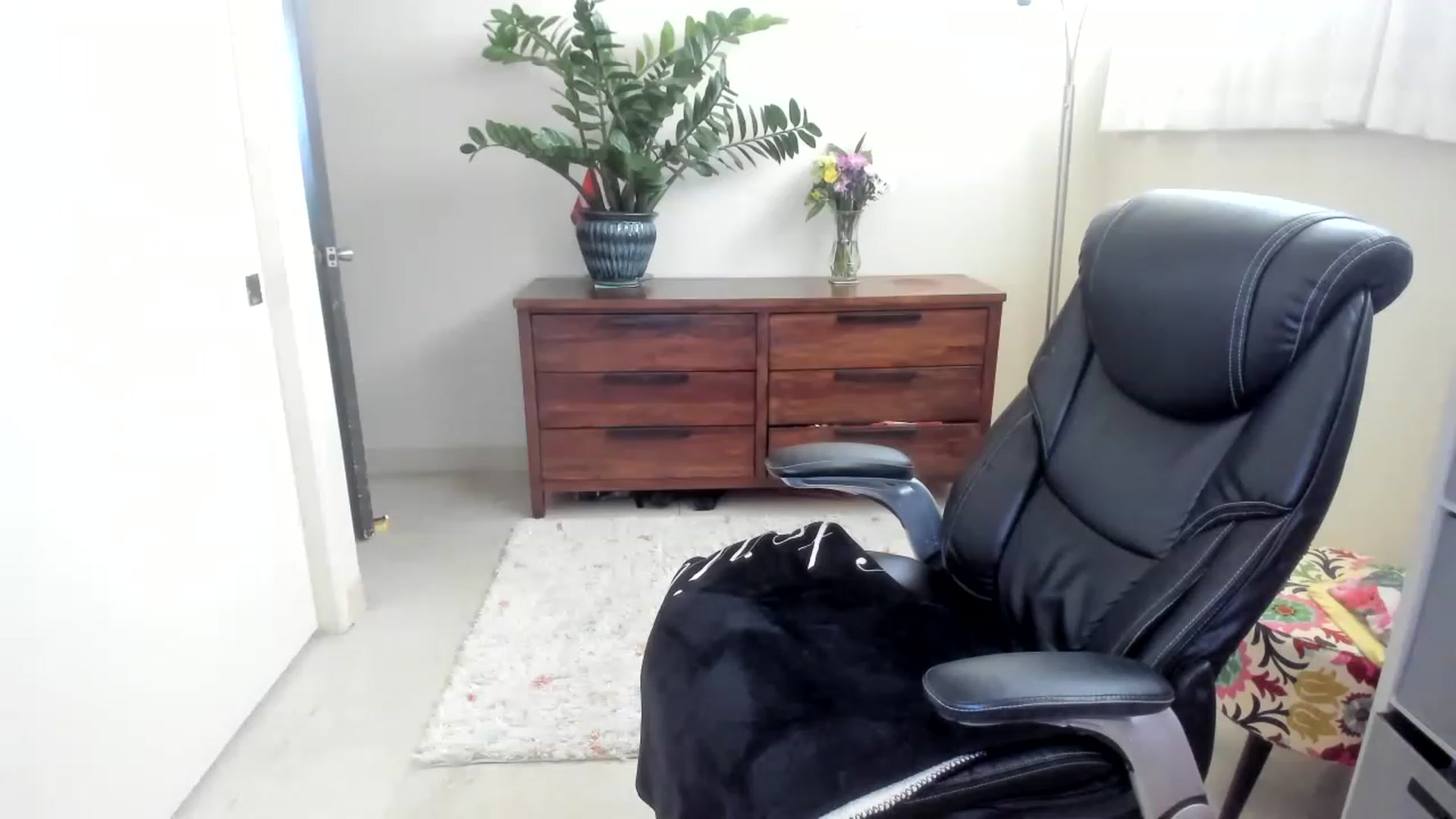 Gallery image thumbnail from JaneAllDay's myfreecams stream on, 02/03/2023, 24:29 image 19 of 20