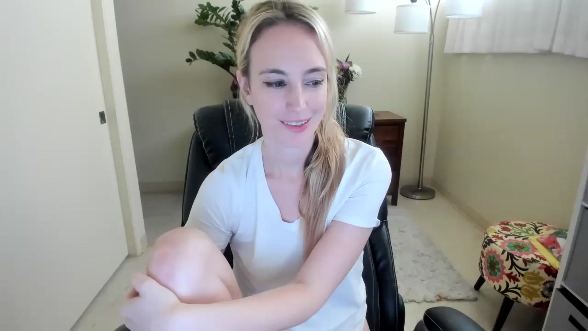 Gallery image thumbnail from JaneAllDay's myfreecams stream on, 02/03/2023, 24:29 image 17 of 20