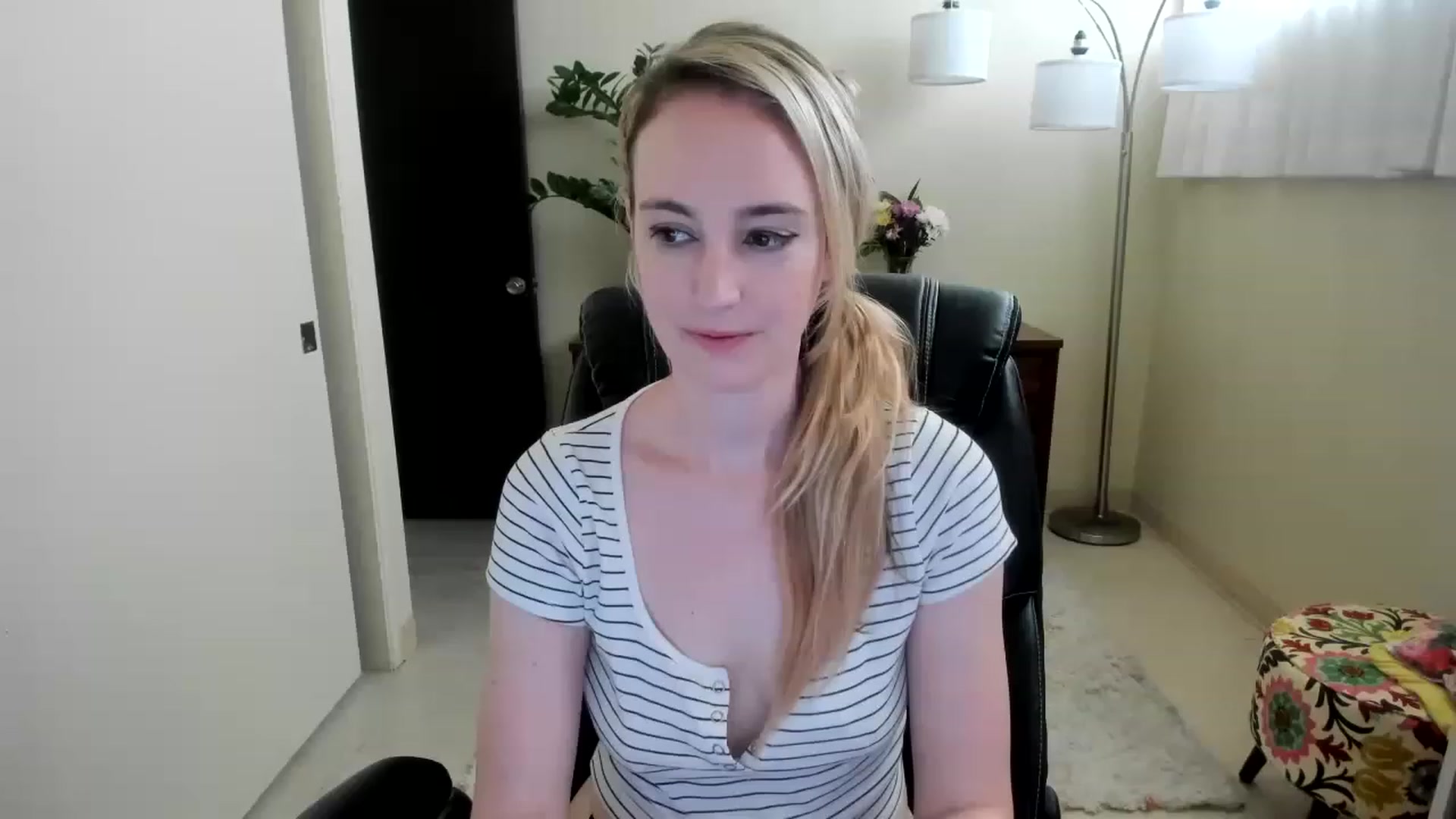 Gallery image thumbnail from JaneAllDay's myfreecams stream on, 02/03/2023, 22:23 image 14 of 20