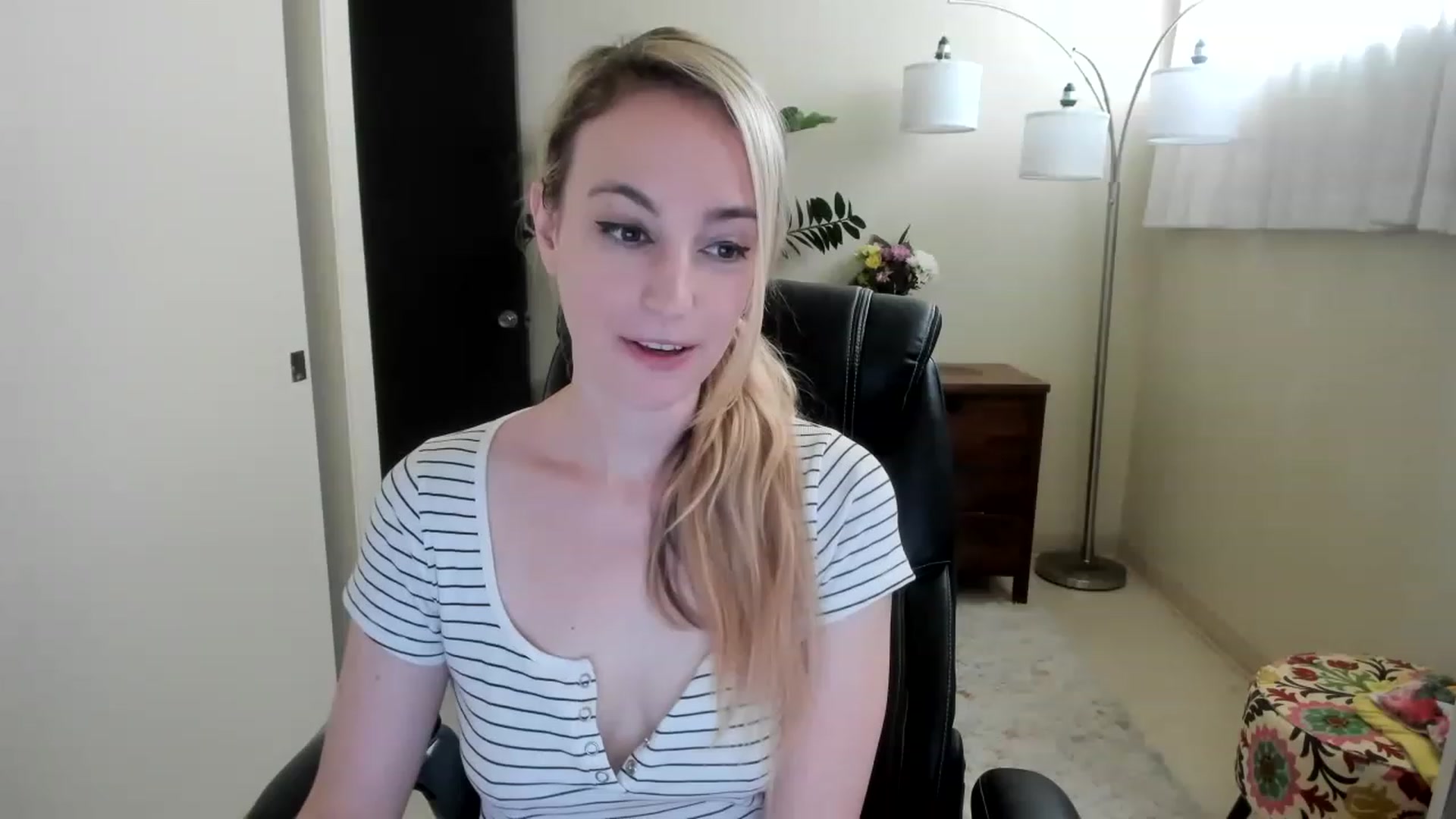 Gallery image thumbnail from JaneAllDay's myfreecams stream on, 02/03/2023, 22:23 image 8 of 20