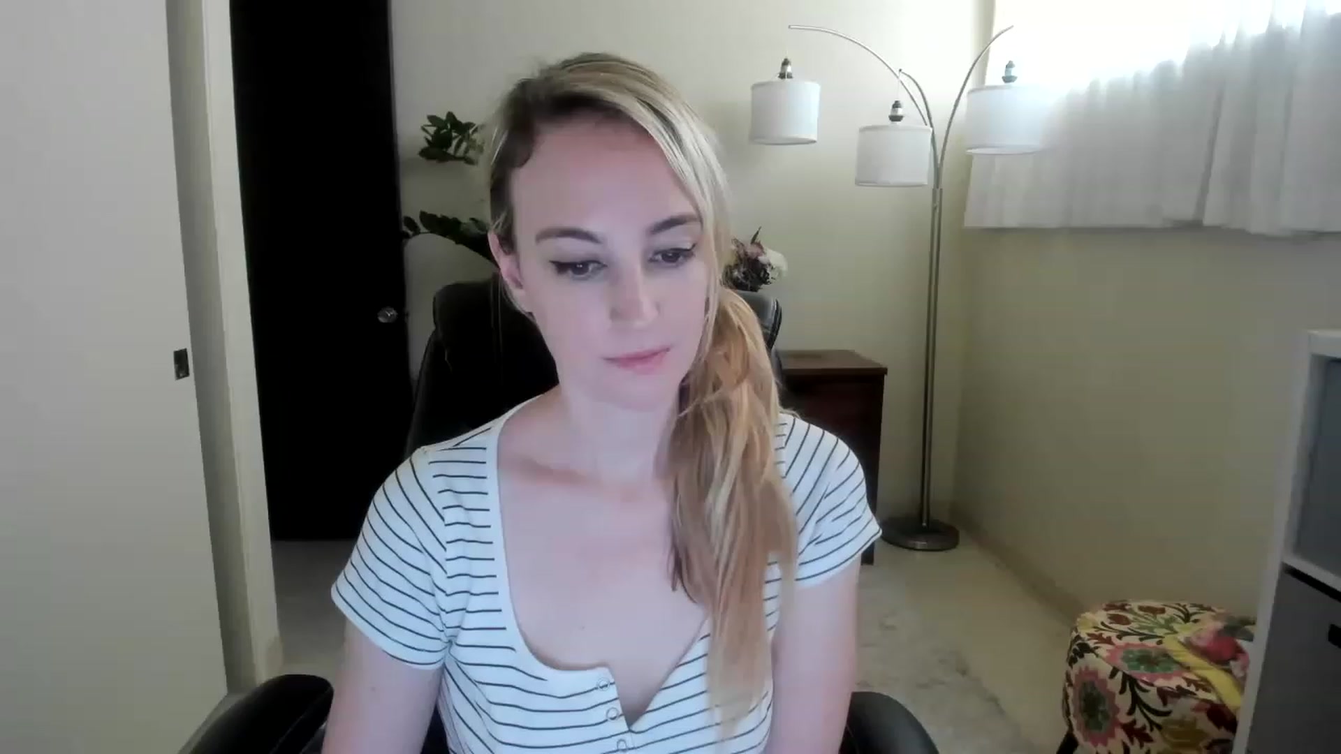 Gallery image thumbnail from JaneAllDay's myfreecams stream on, 02/04/2023, 01:32 image 4 of 20