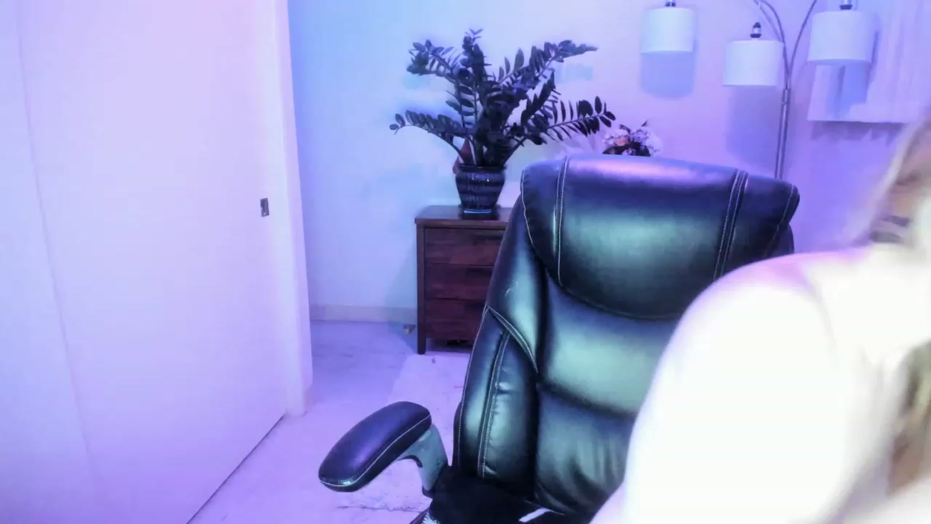 Gallery image thumbnail from JaneAllDay's myfreecams stream on, 02/07/2023, 05:37 image 19 of 20