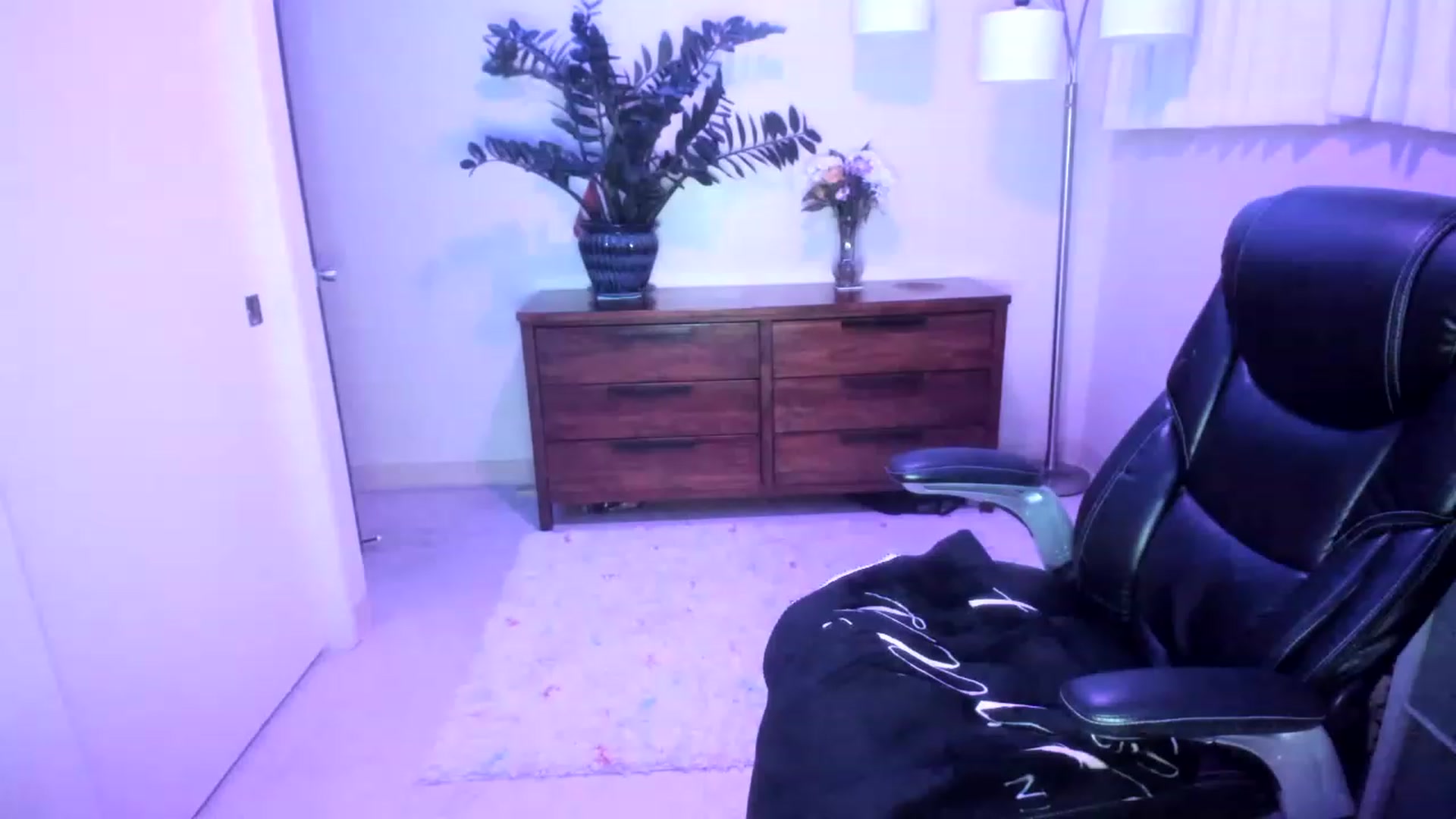 Gallery image thumbnail from JaneAllDay's myfreecams stream on, 02/08/2023, 06:09 image 11 of 20