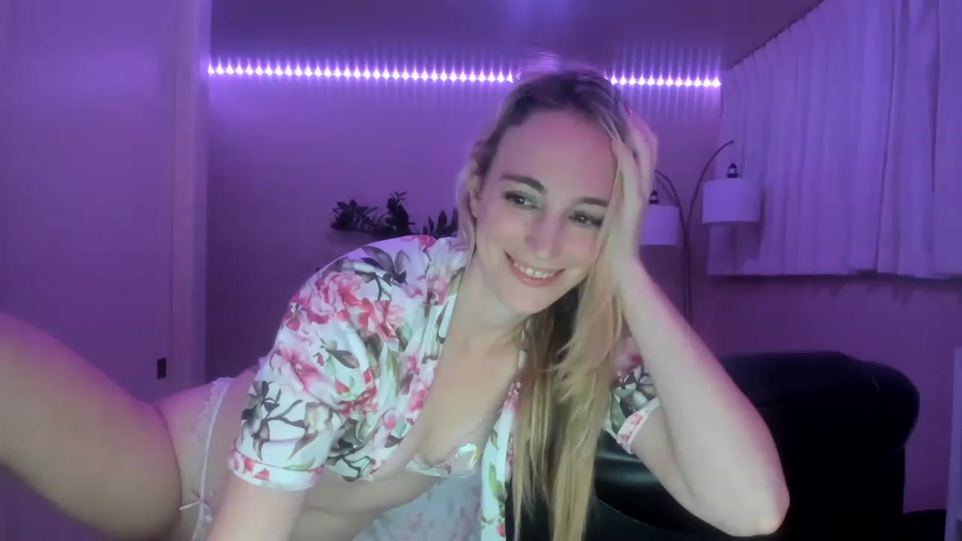 Gallery image thumbnail from JaneAllDay's myfreecams stream on, 02/09/2023, 06:29 image 7 of 20