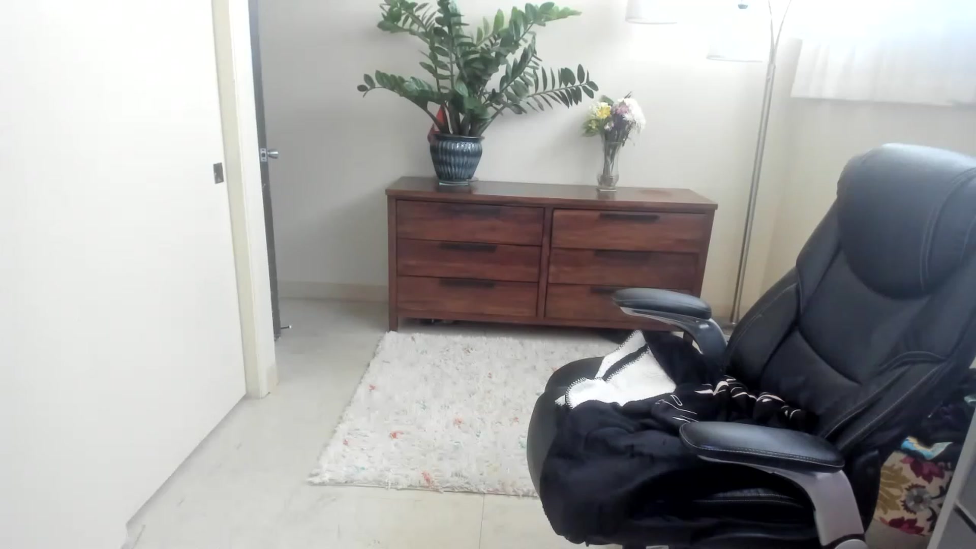 Gallery image thumbnail from JaneAllDay's myfreecams stream on, 02/10/2023, 24:17 image 3 of 20