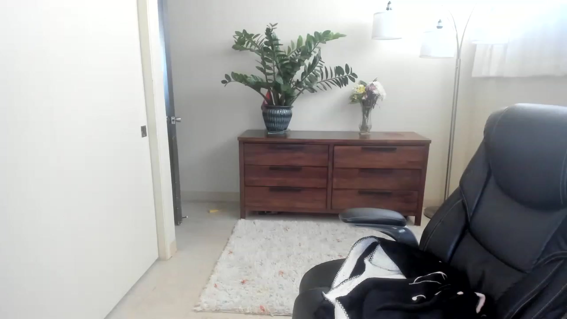 Gallery image thumbnail from JaneAllDay's myfreecams stream on, 02/10/2023, 24:17 image 14 of 20