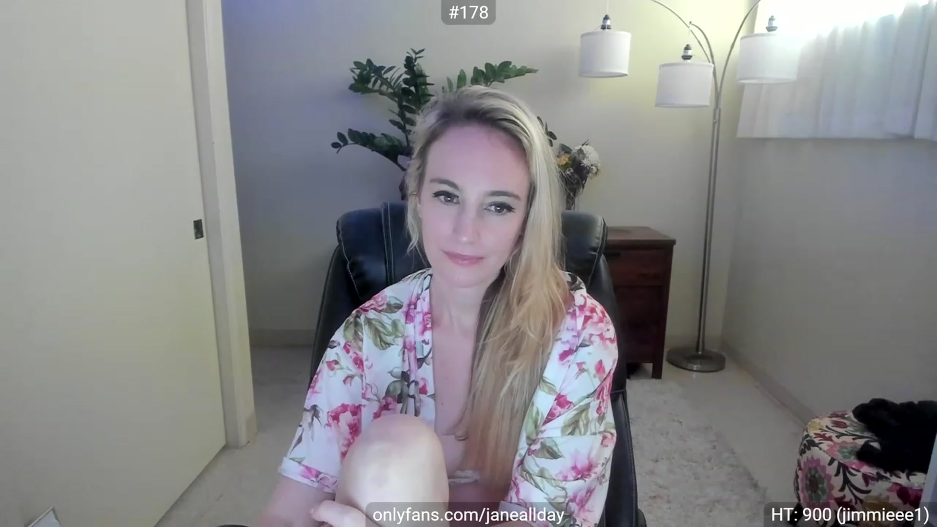 Gallery image thumbnail from JaneAllDay's myfreecams stream on, 02/12/2023, 04:04 image 7 of 20