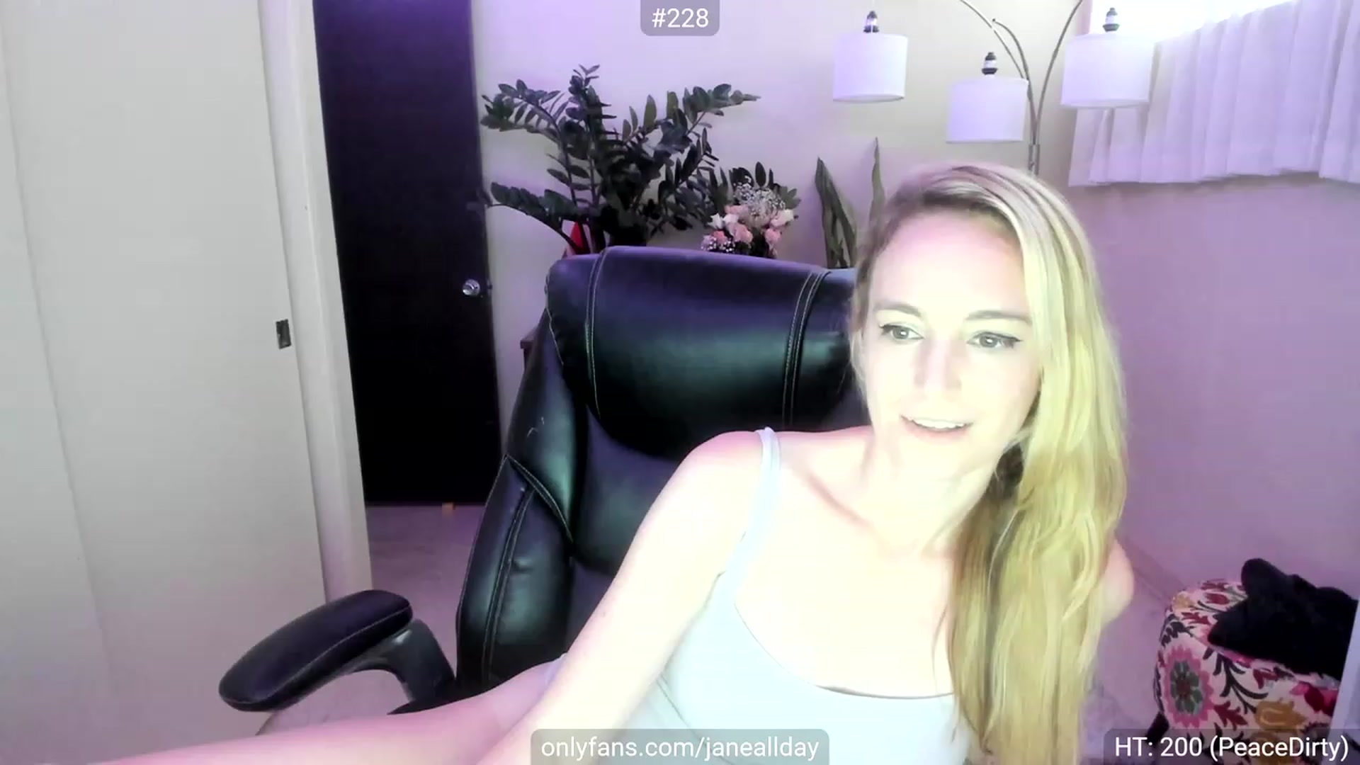 Gallery image thumbnail from JaneAllDay's myfreecams stream on, 02/17/2023, 03:40 image 5 of 20