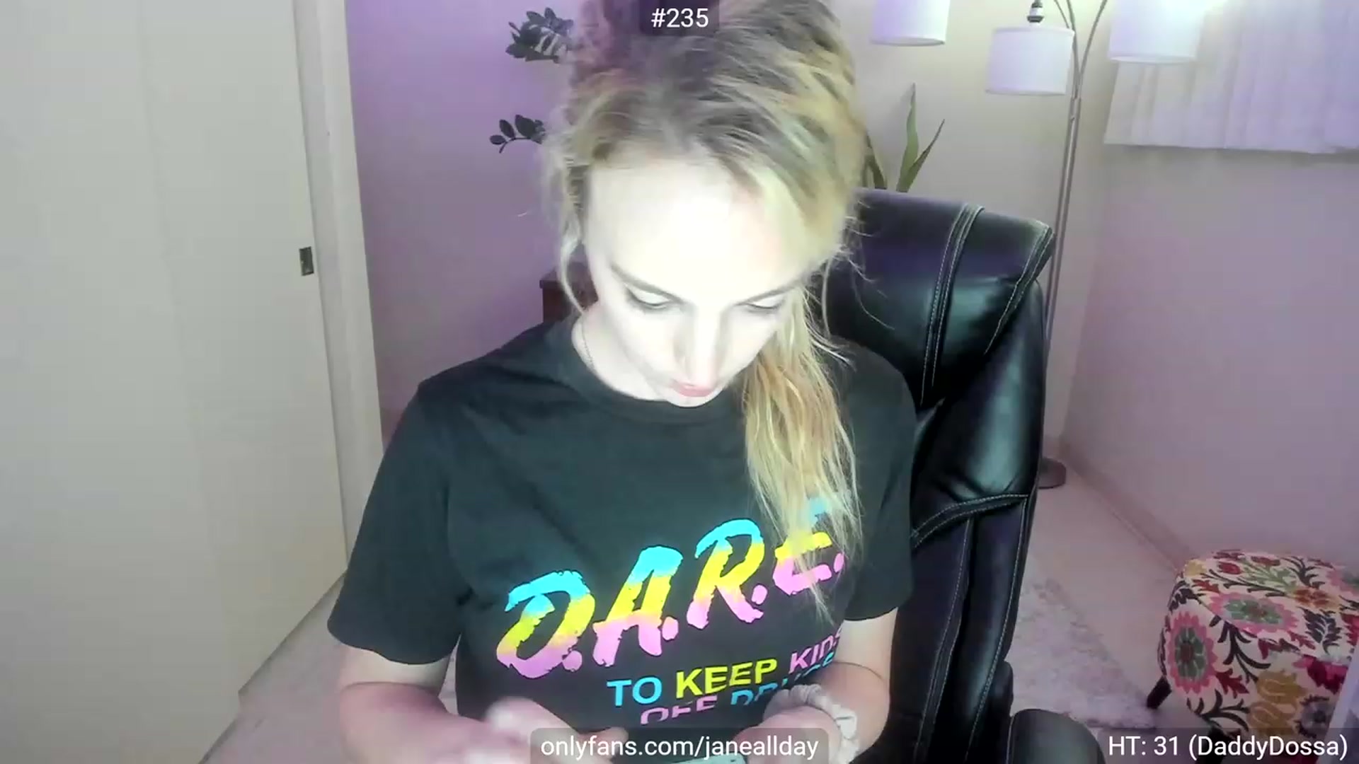 Gallery image thumbnail from JaneAllDay's myfreecams stream on, 02/18/2023, 03:56 image 6 of 20
