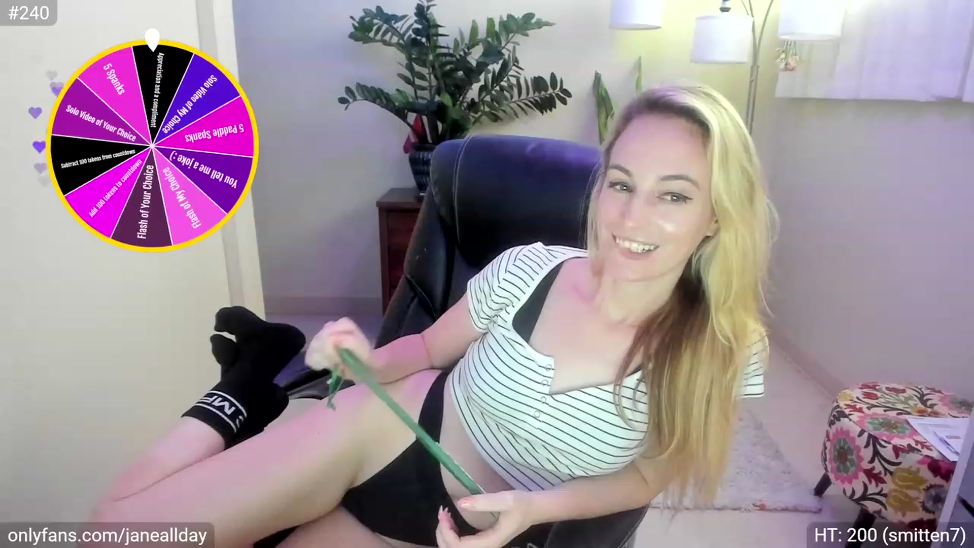 Gallery image thumbnail from JaneAllDay's myfreecams stream on, 02/20/2023, 05:09 image 4 of 20