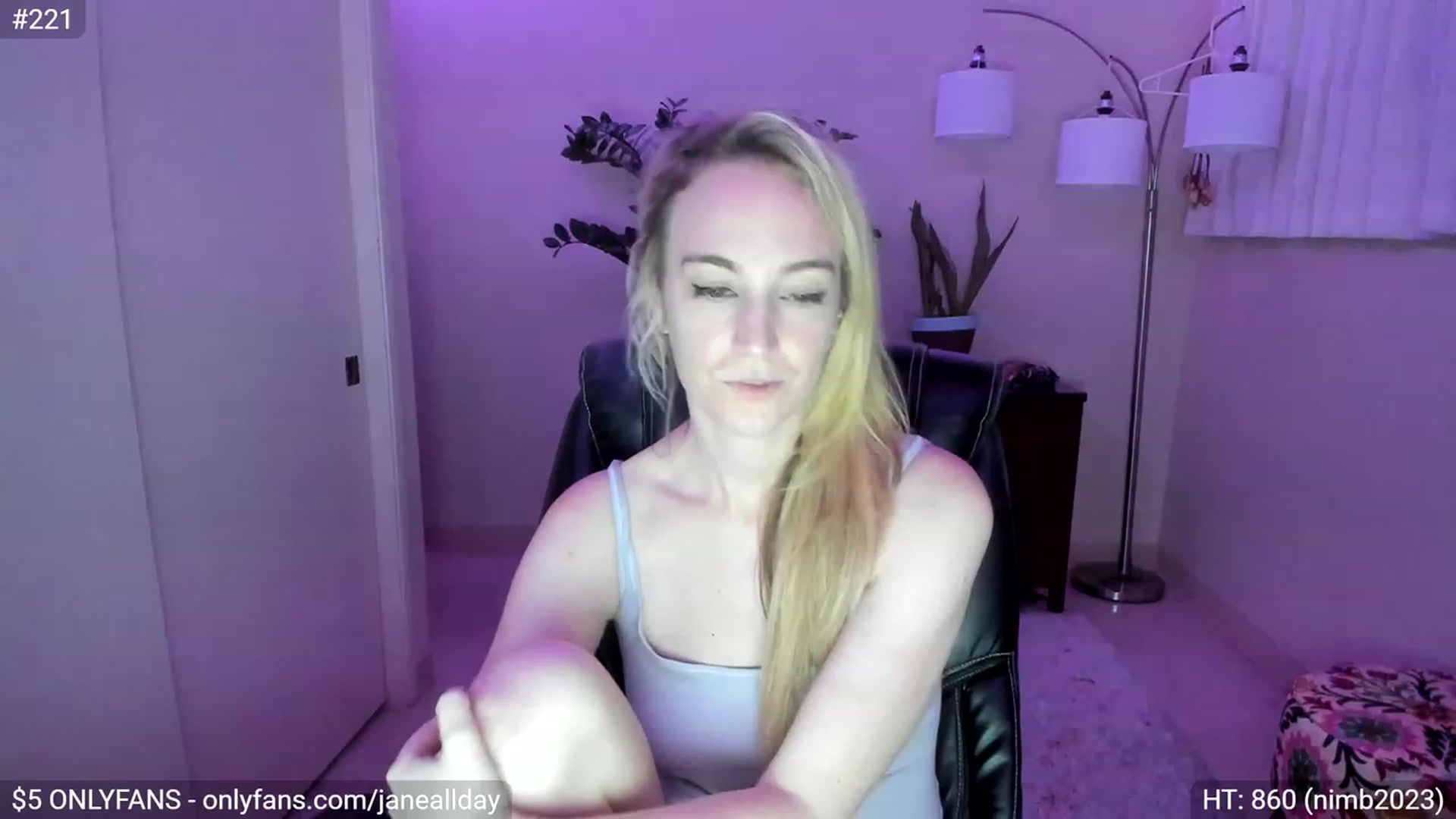 Gallery image thumbnail from JaneAllDay's myfreecams stream on, 02/27/2023, 05:56 image 5 of 20