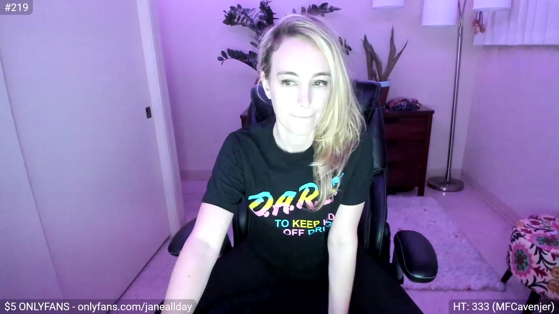 Gallery image thumbnail from JaneAllDay's myfreecams stream on, 03/01/2023, 08:01 image 15 of 20