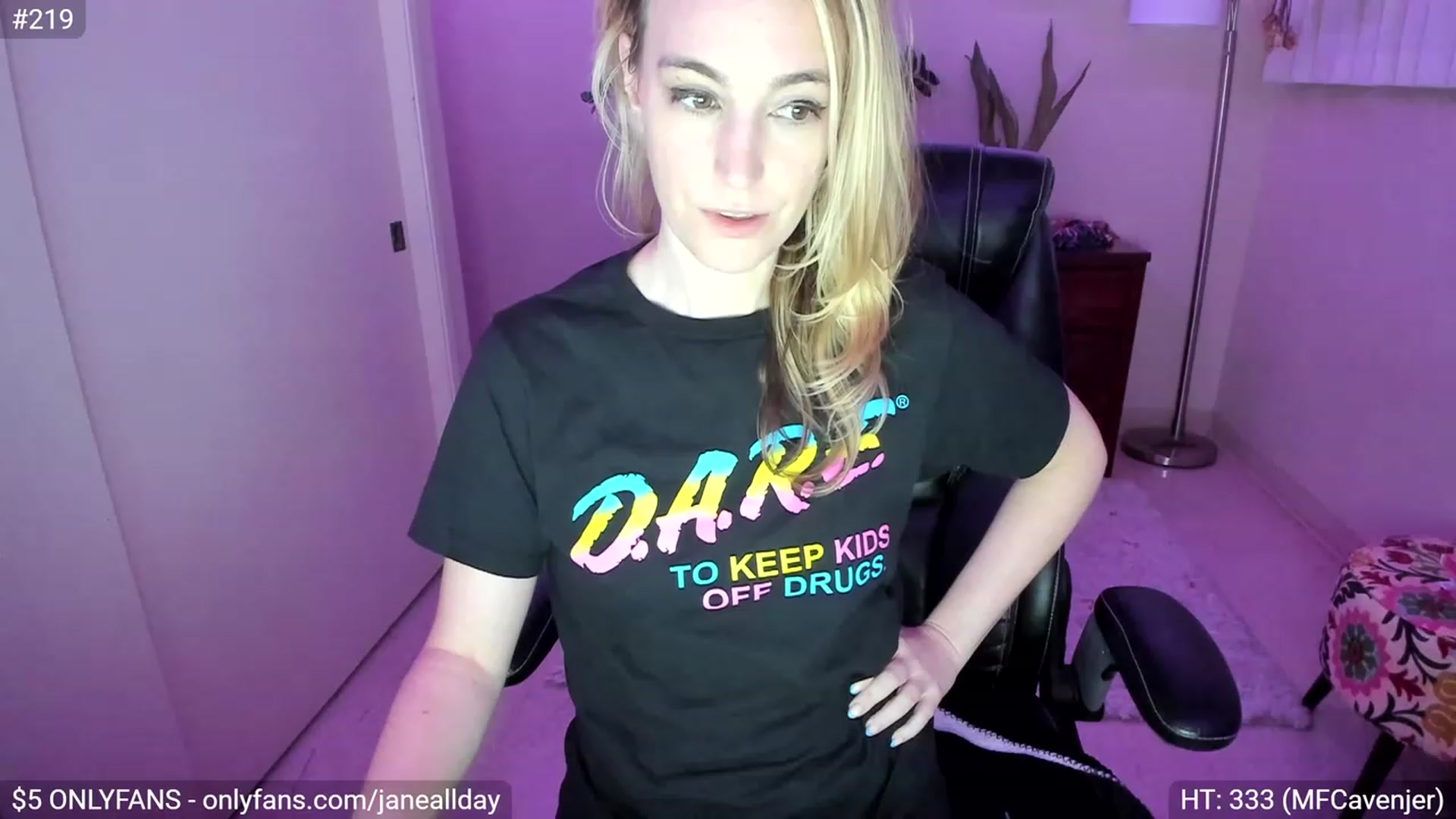 Gallery image thumbnail from JaneAllDay's myfreecams stream on, 03/01/2023, 08:01 image 10 of 20