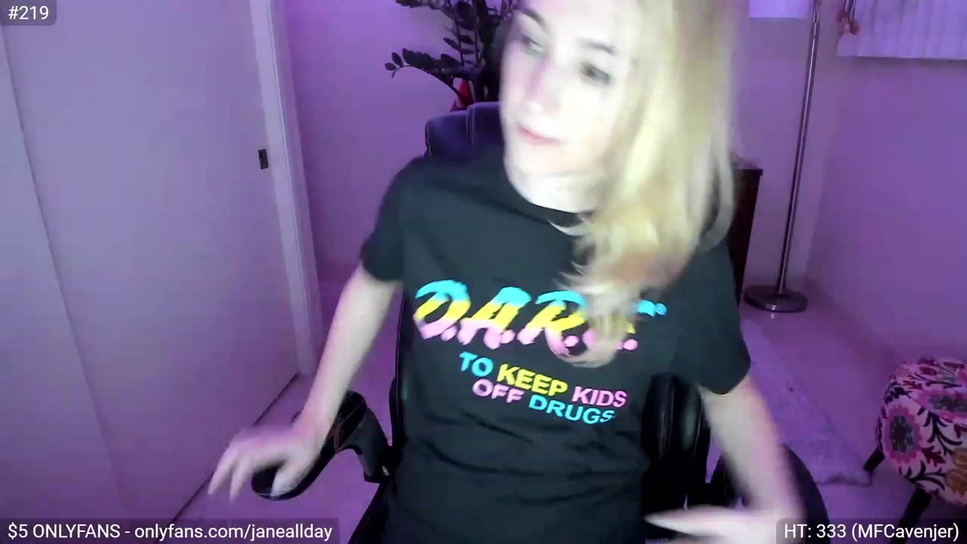 Gallery image thumbnail from JaneAllDay's myfreecams stream on, 03/01/2023, 08:01 image 11 of 20