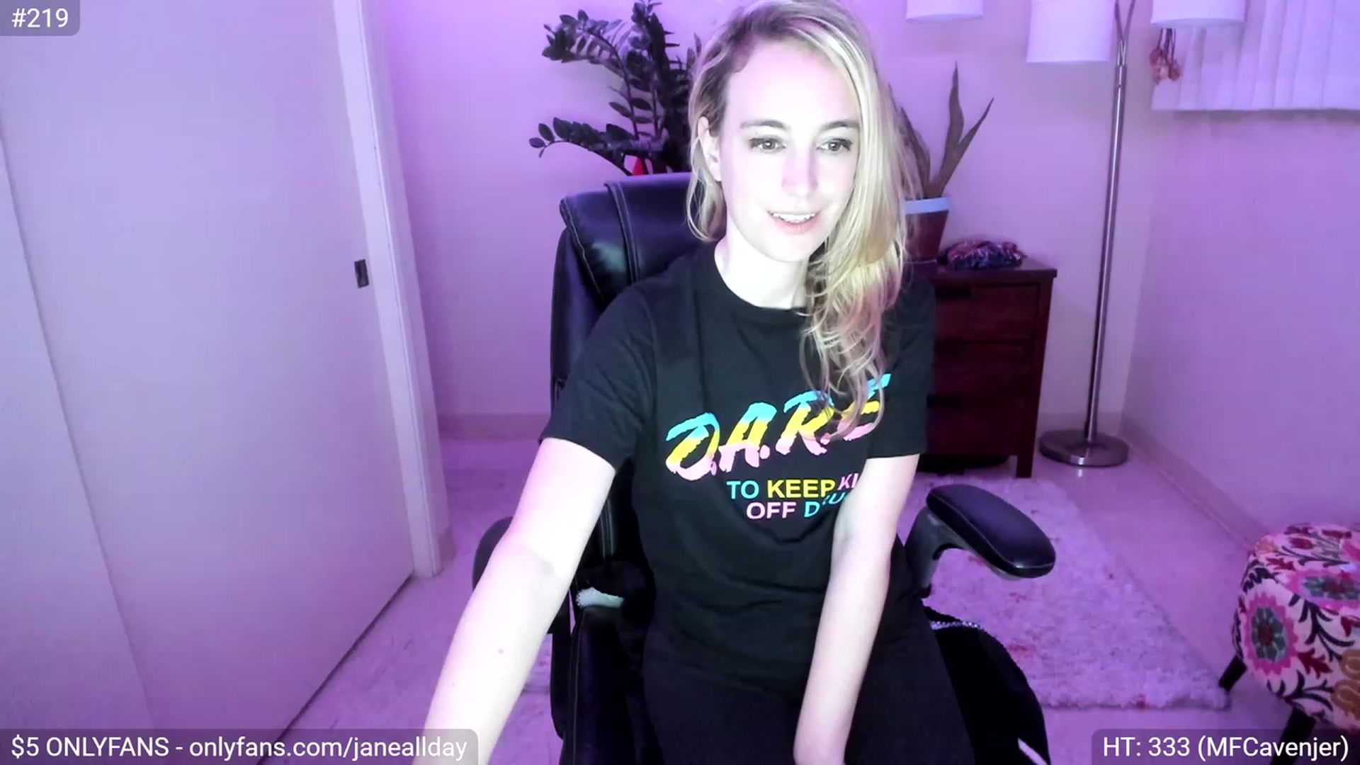Gallery image thumbnail from JaneAllDay's myfreecams stream on, 03/01/2023, 08:01 image 13 of 20