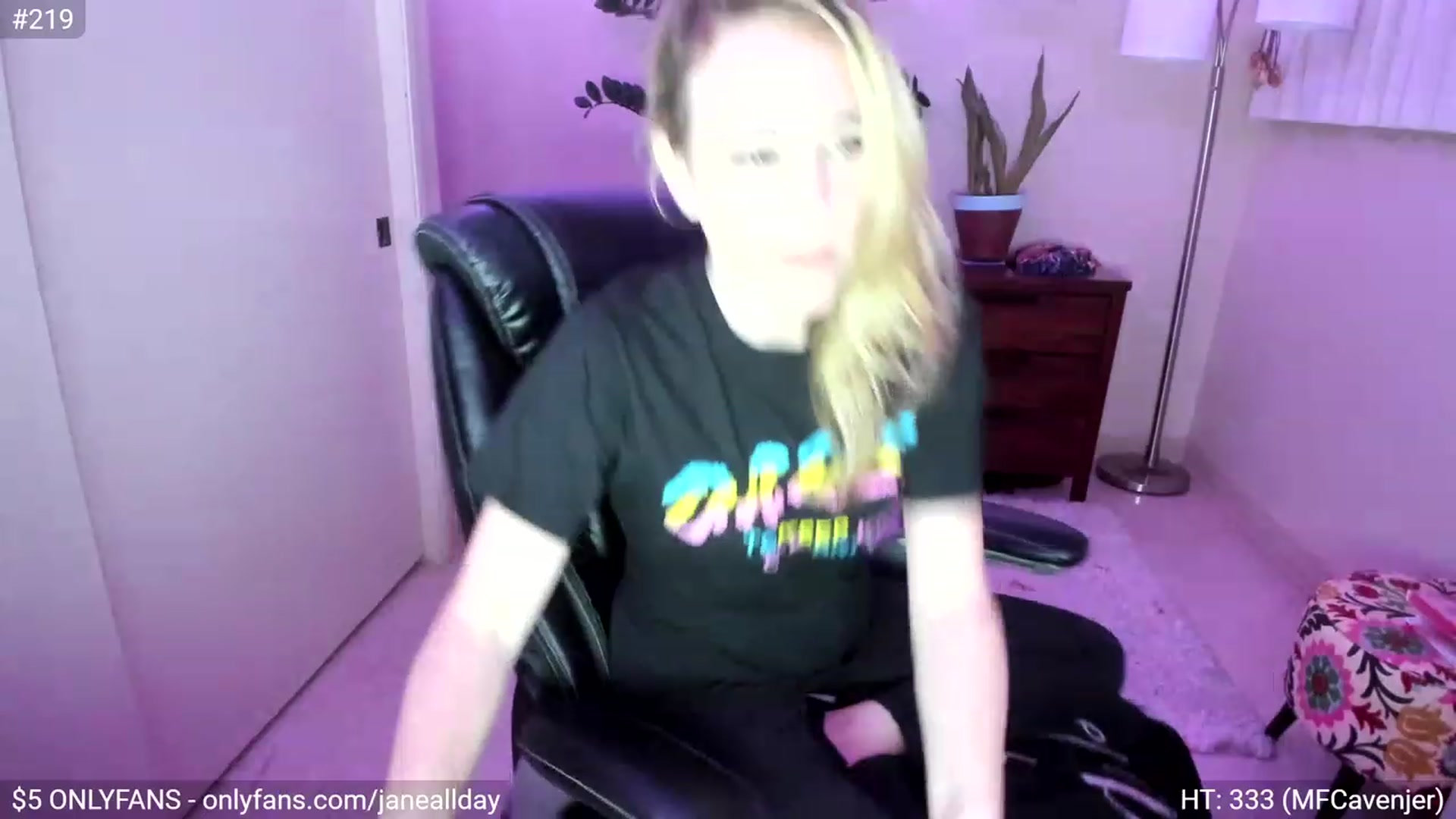 Gallery image thumbnail from JaneAllDay's myfreecams stream on, 03/01/2023, 08:01 image 19 of 20