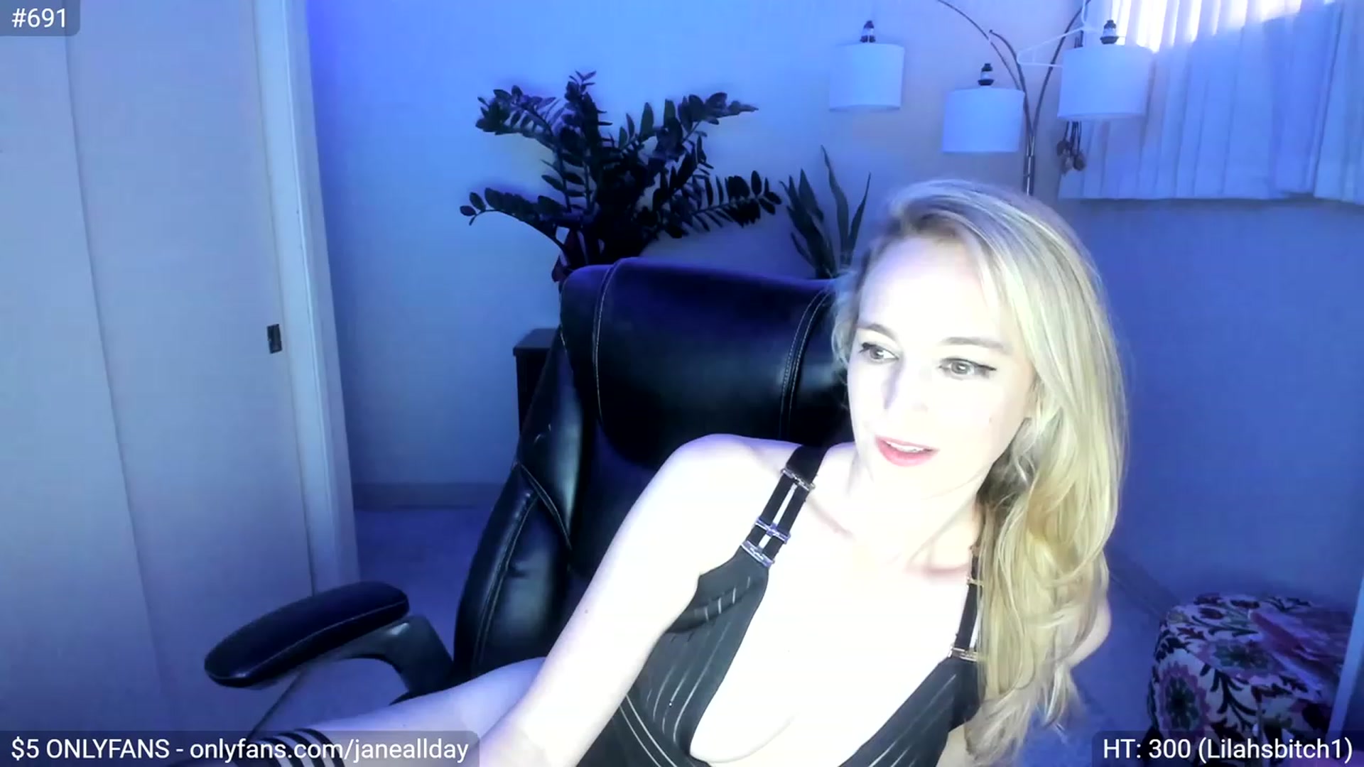 Gallery image thumbnail from JaneAllDay's myfreecams stream on, 03/07/2023, 04:48 image 12 of 20