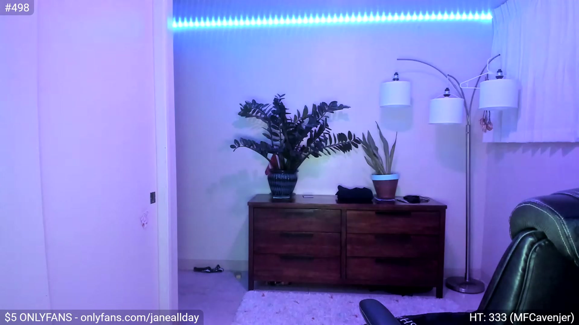 Gallery image thumbnail from JaneAllDay's myfreecams stream on, 03/14/2023, 06:40 image 17 of 20
