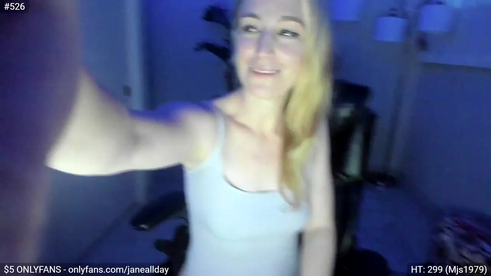Gallery image thumbnail from JaneAllDay's myfreecams stream on, 03/15/2023, 05:10 image 16 of 20