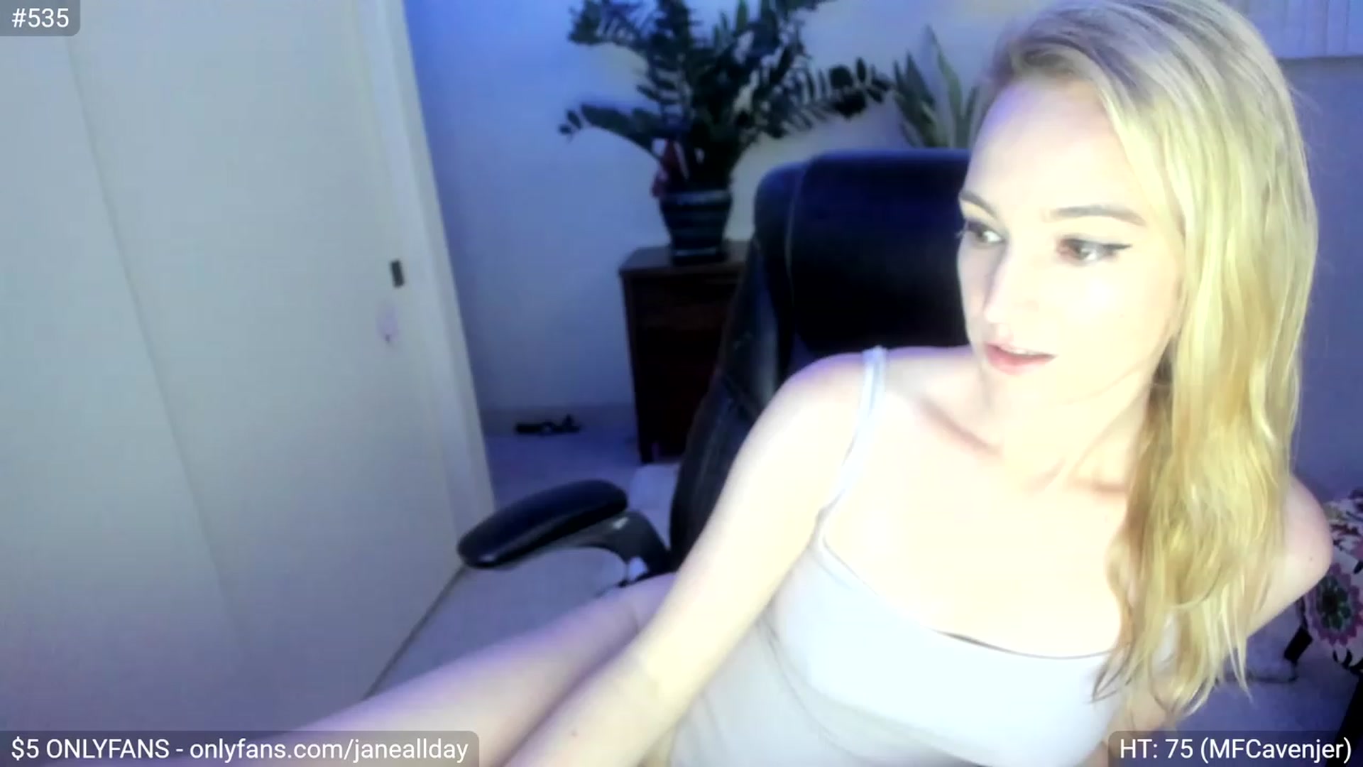 Gallery image thumbnail from JaneAllDay's myfreecams stream on, 03/15/2023, 05:10 image 9 of 20