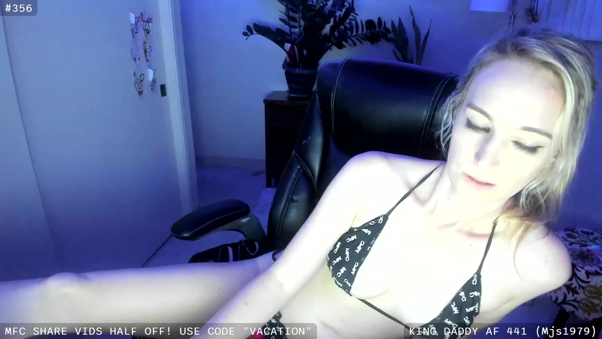 Gallery image thumbnail from JaneAllDay's myfreecams stream on, 03/21/2023, 05:55 image 12 of 20