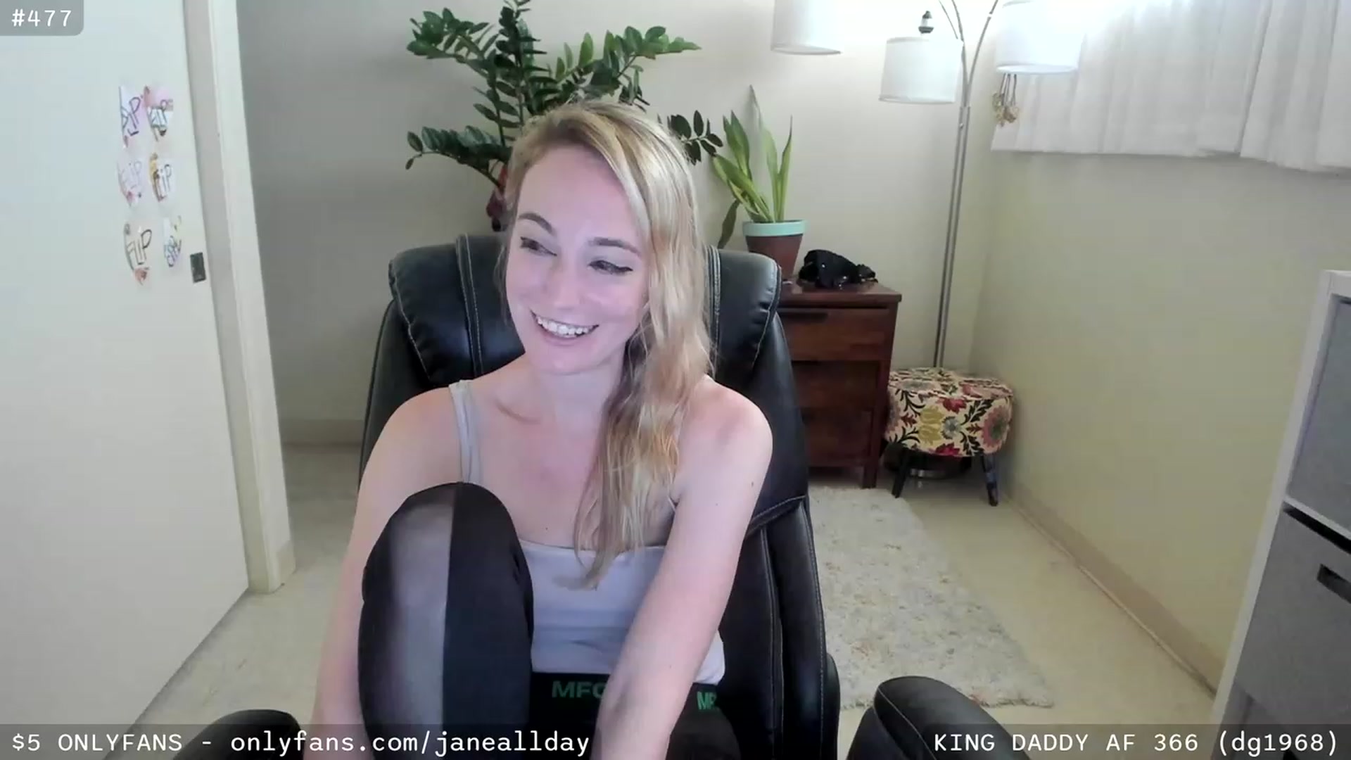 Gallery image thumbnail from JaneAllDay's myfreecams stream on, 03/29/2023, 24:03 image 12 of 20