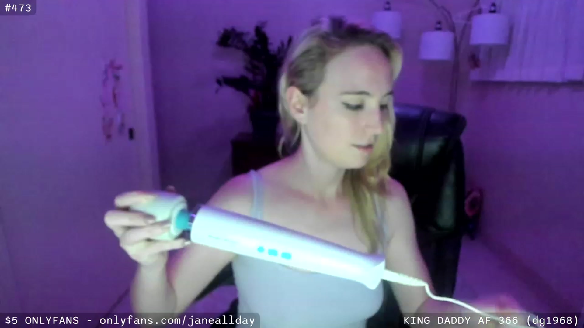 Gallery image thumbnail from JaneAllDay's myfreecams stream on, 03/29/2023, 06:31 image 3 of 20