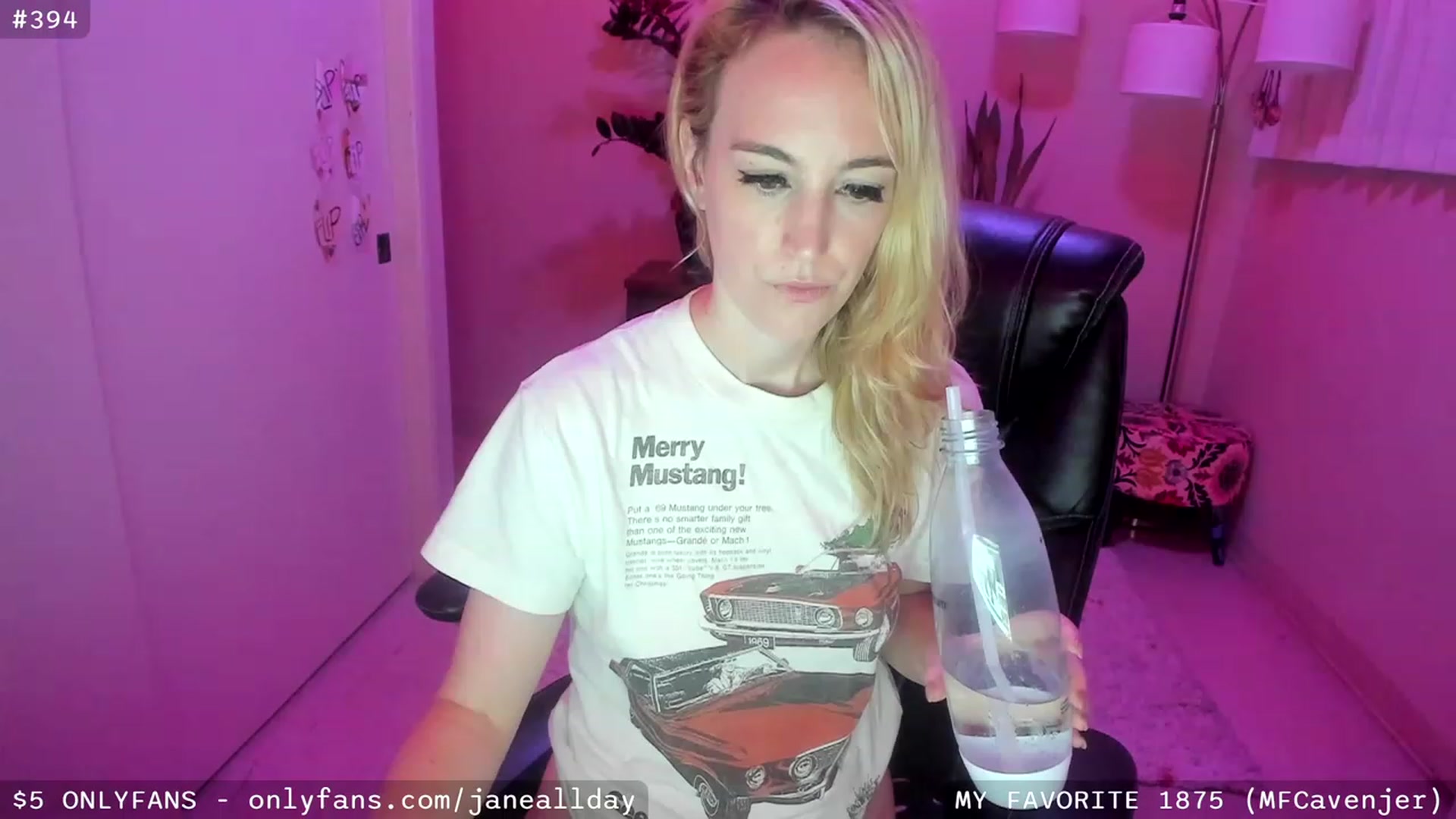 Gallery image thumbnail from JaneAllDay's myfreecams stream on, 03/30/2023, 07:14 image 18 of 20