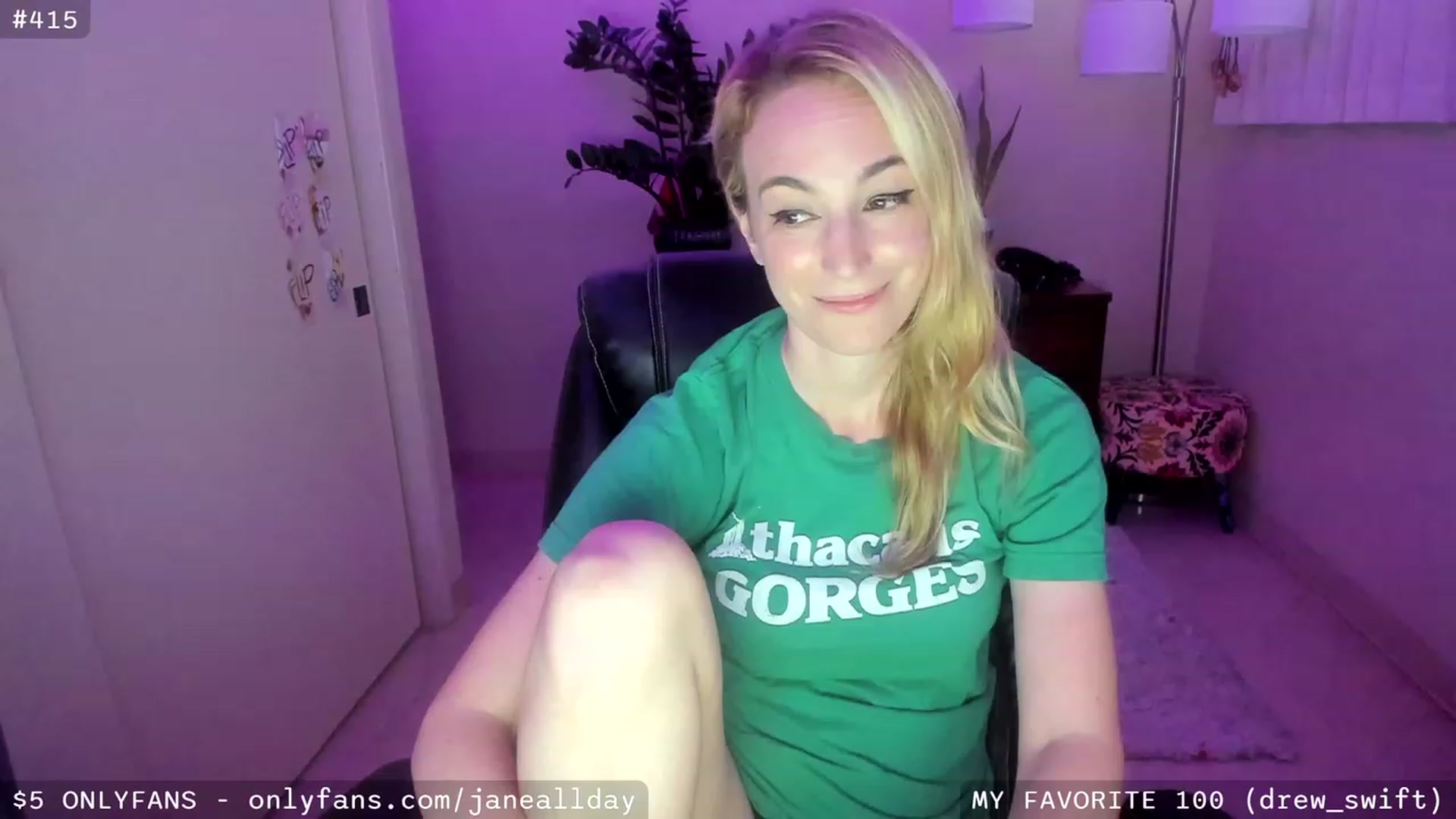 Gallery image thumbnail from JaneAllDay's myfreecams stream on, 03/31/2023, 05:35 image 6 of 20