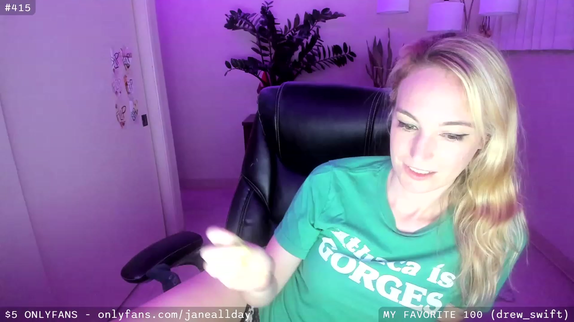 Gallery image thumbnail from JaneAllDay's myfreecams stream on, 03/31/2023, 05:35 image 8 of 20