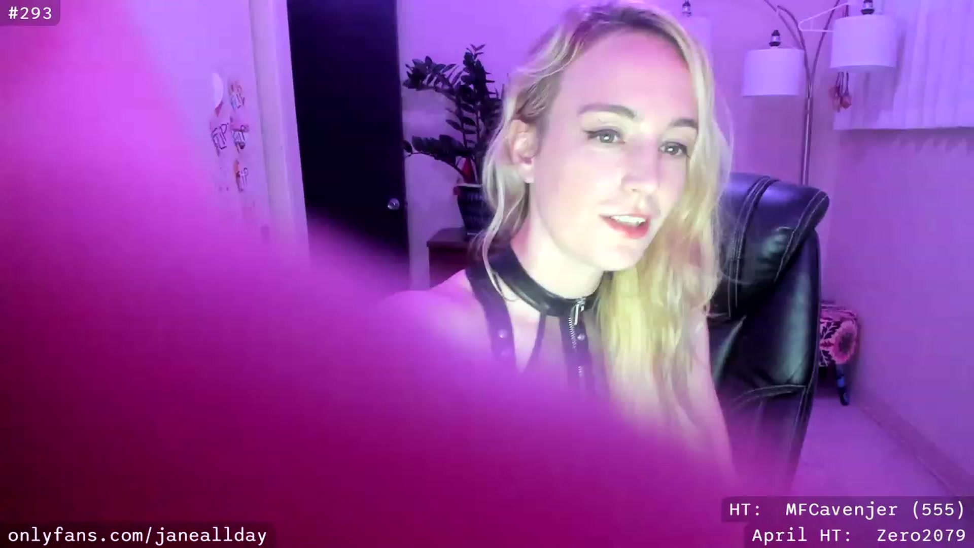 Gallery image thumbnail from JaneAllDay's myfreecams stream on, 04/03/2023, 05:17 image 16 of 20
