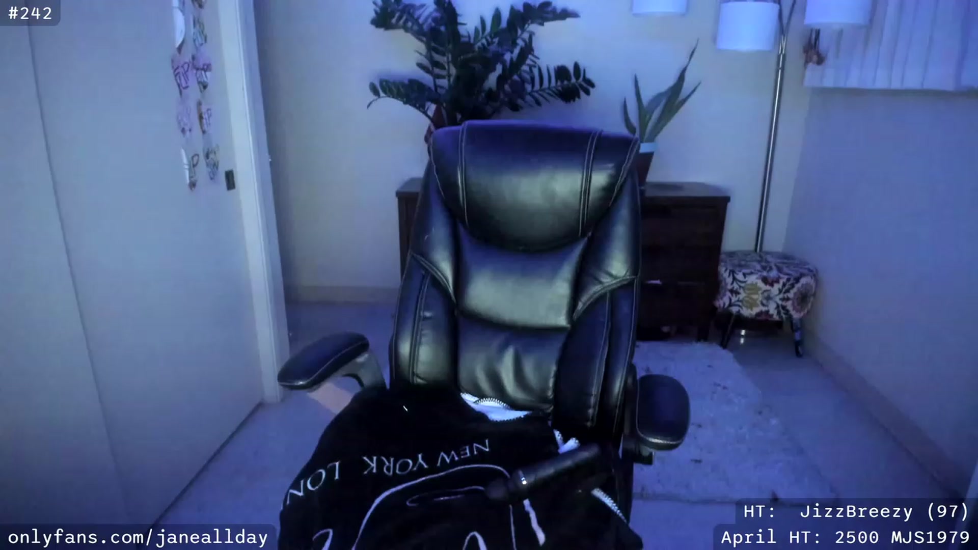 Gallery image thumbnail from JaneAllDay's myfreecams stream on, 04/12/2023, 06:33 image 1 of 20
