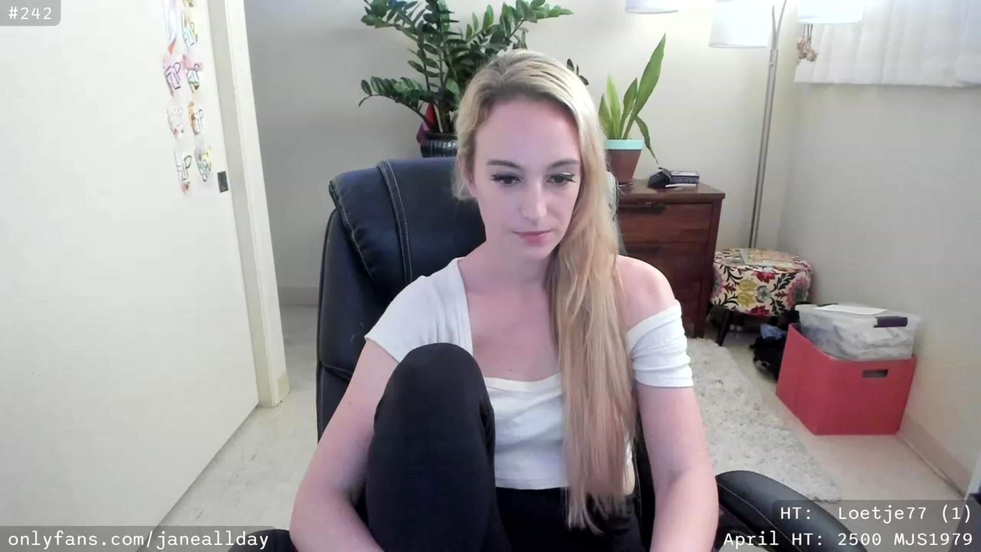 Gallery image thumbnail from JaneAllDay's myfreecams stream on, 04/16/2023, 02:14 image 20 of 20