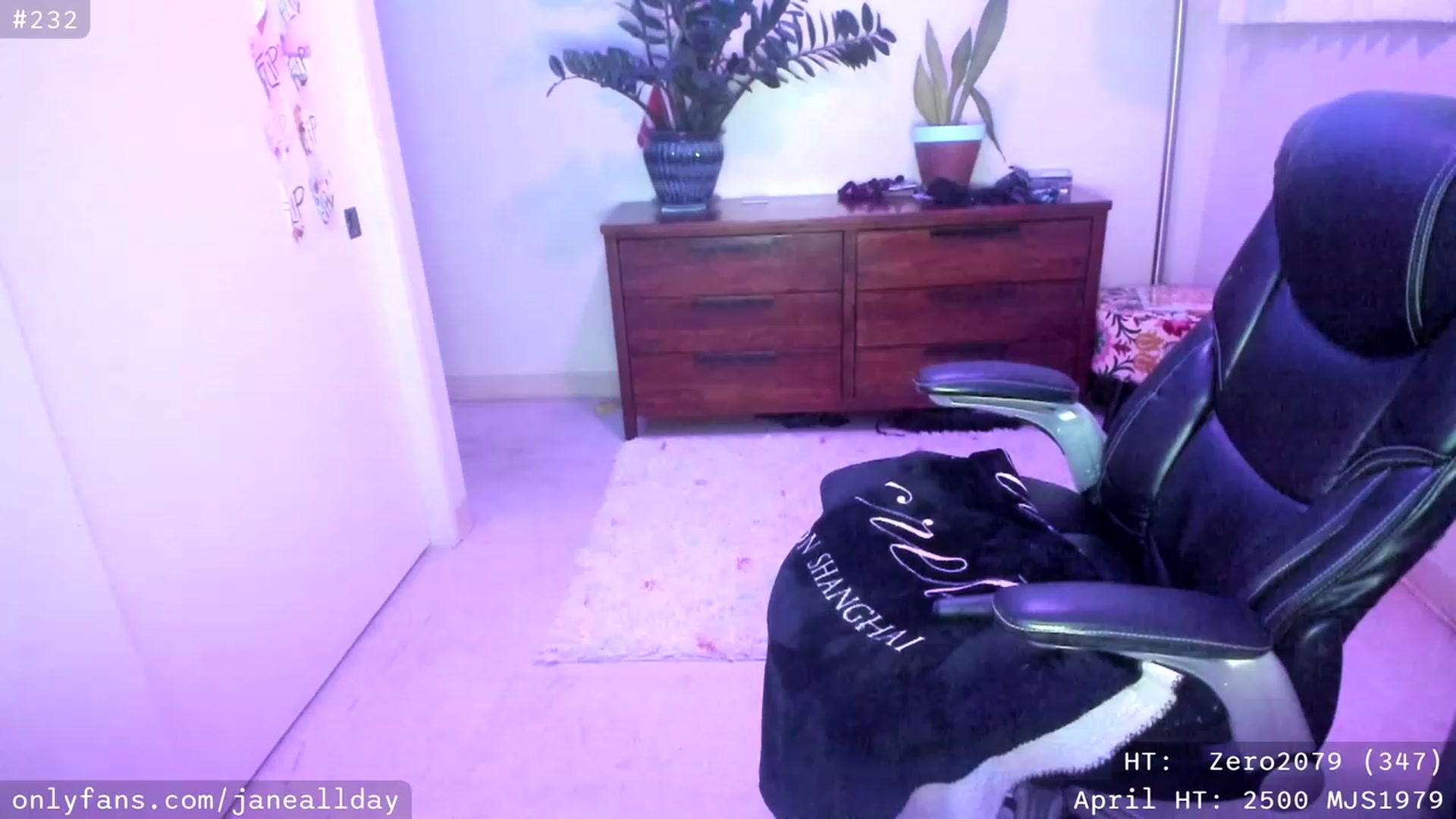 Gallery image thumbnail from JaneAllDay's myfreecams stream on, 04/17/2023, 05:30 image 16 of 20