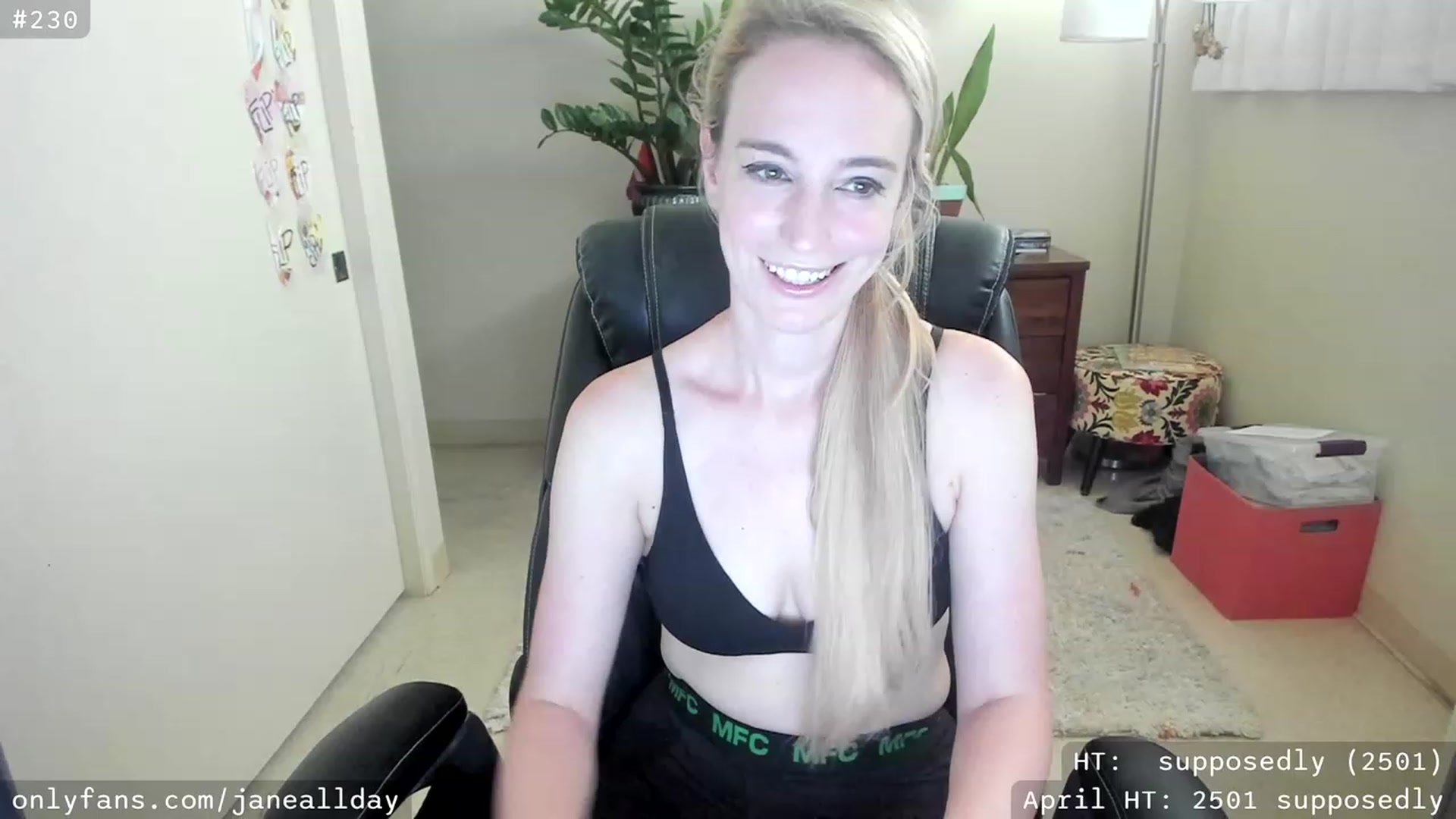Gallery image thumbnail from JaneAllDay's myfreecams stream on, 04/18/2023, 04:13 image 4 of 20