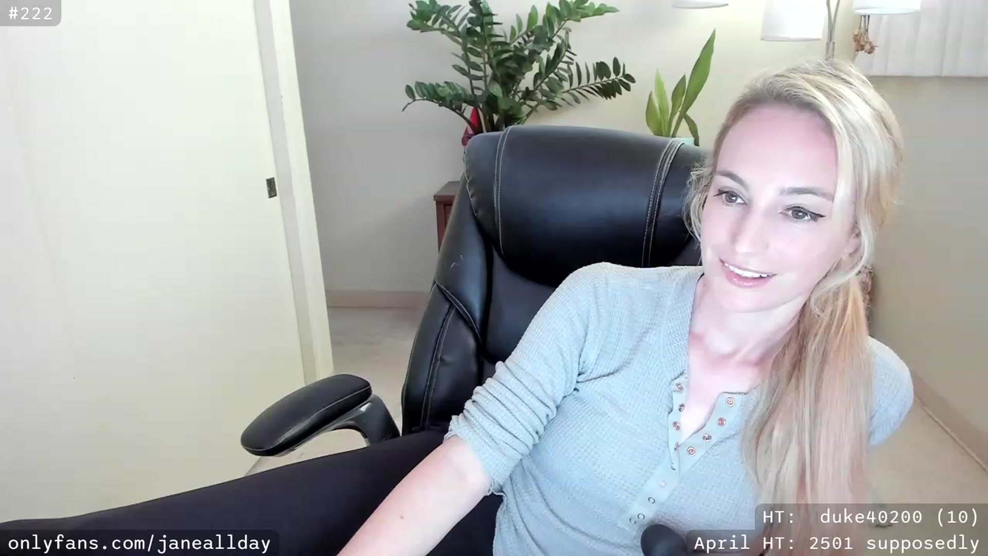 Gallery image thumbnail from JaneAllDay's myfreecams stream on, 04/20/2023, 04:06 image 10 of 20