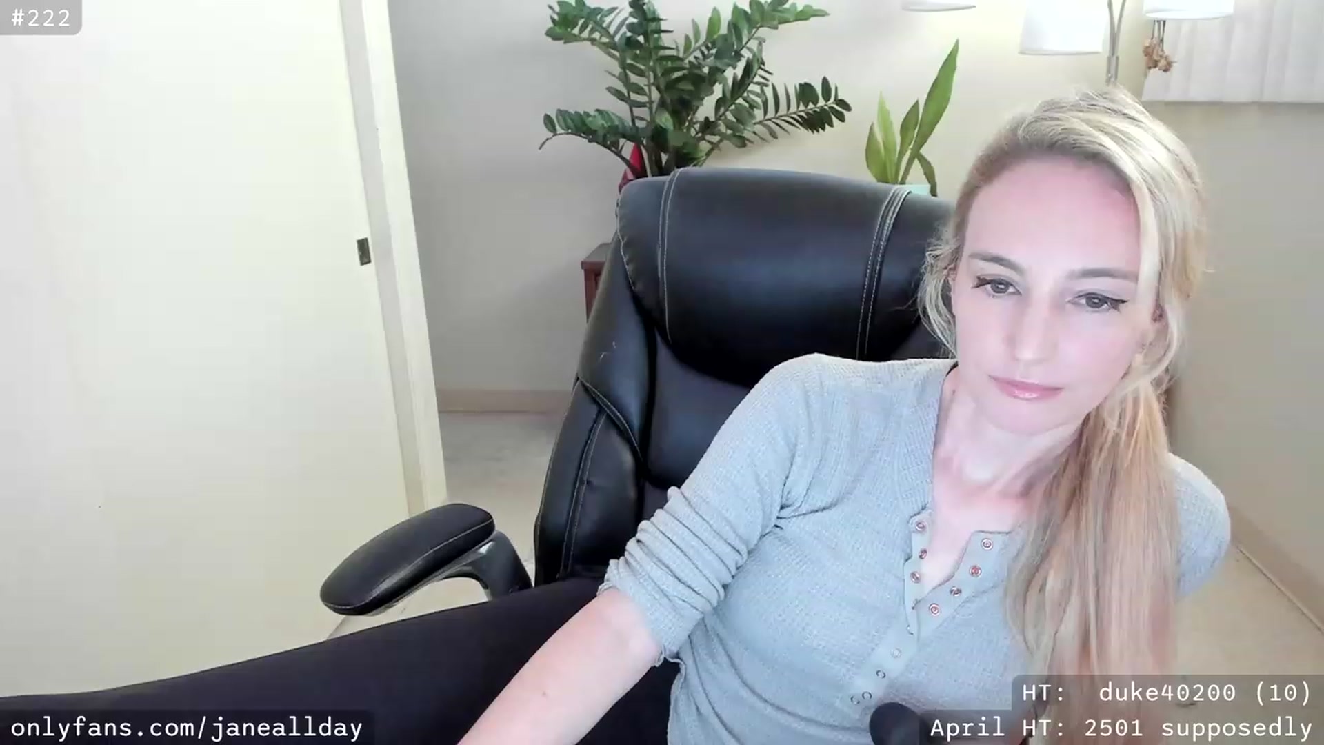 Gallery image thumbnail from JaneAllDay's myfreecams stream on, 04/20/2023, 04:06 image 11 of 20