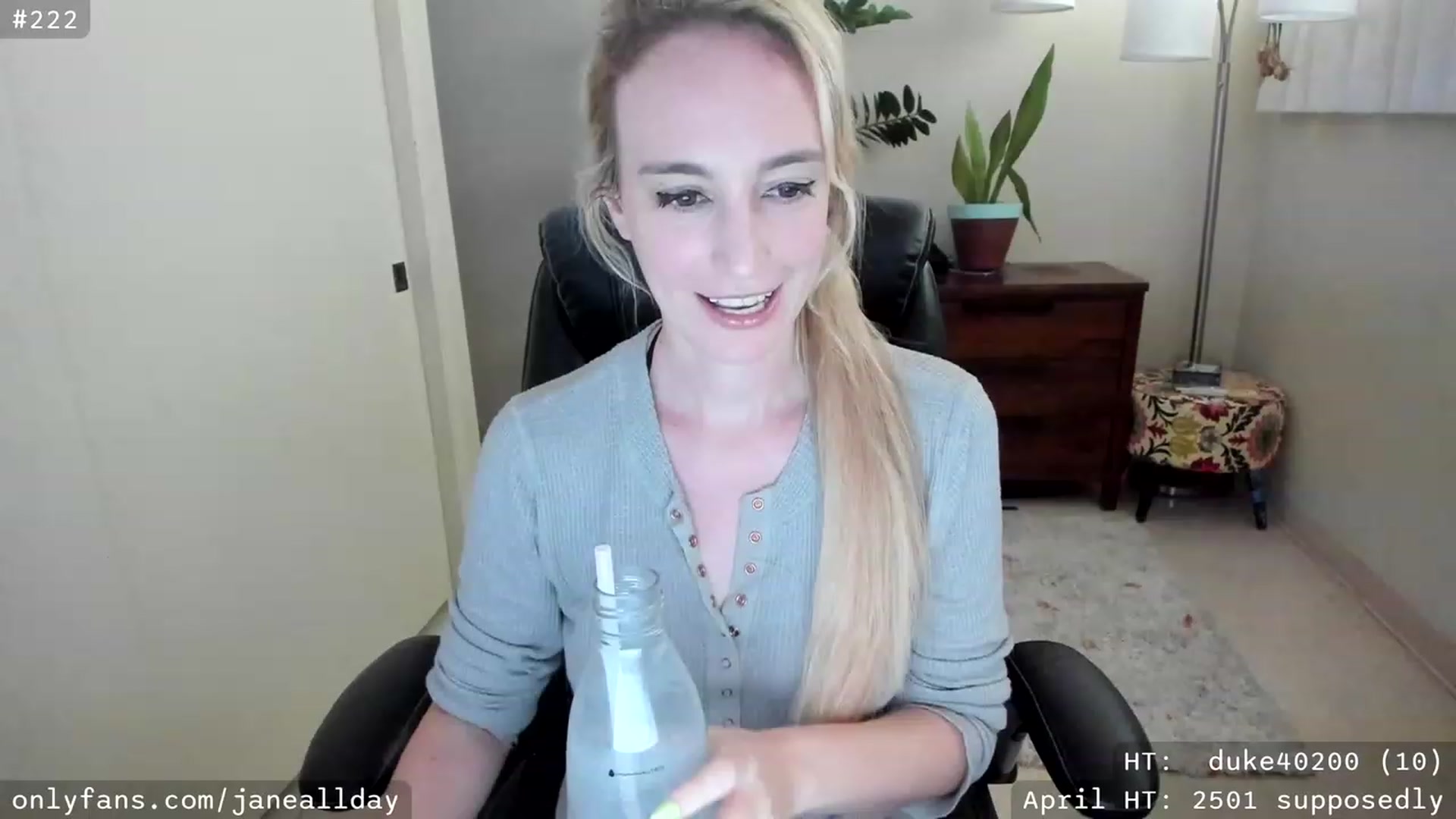 Gallery image thumbnail from JaneAllDay's myfreecams stream on, 04/20/2023, 04:06 image 17 of 20