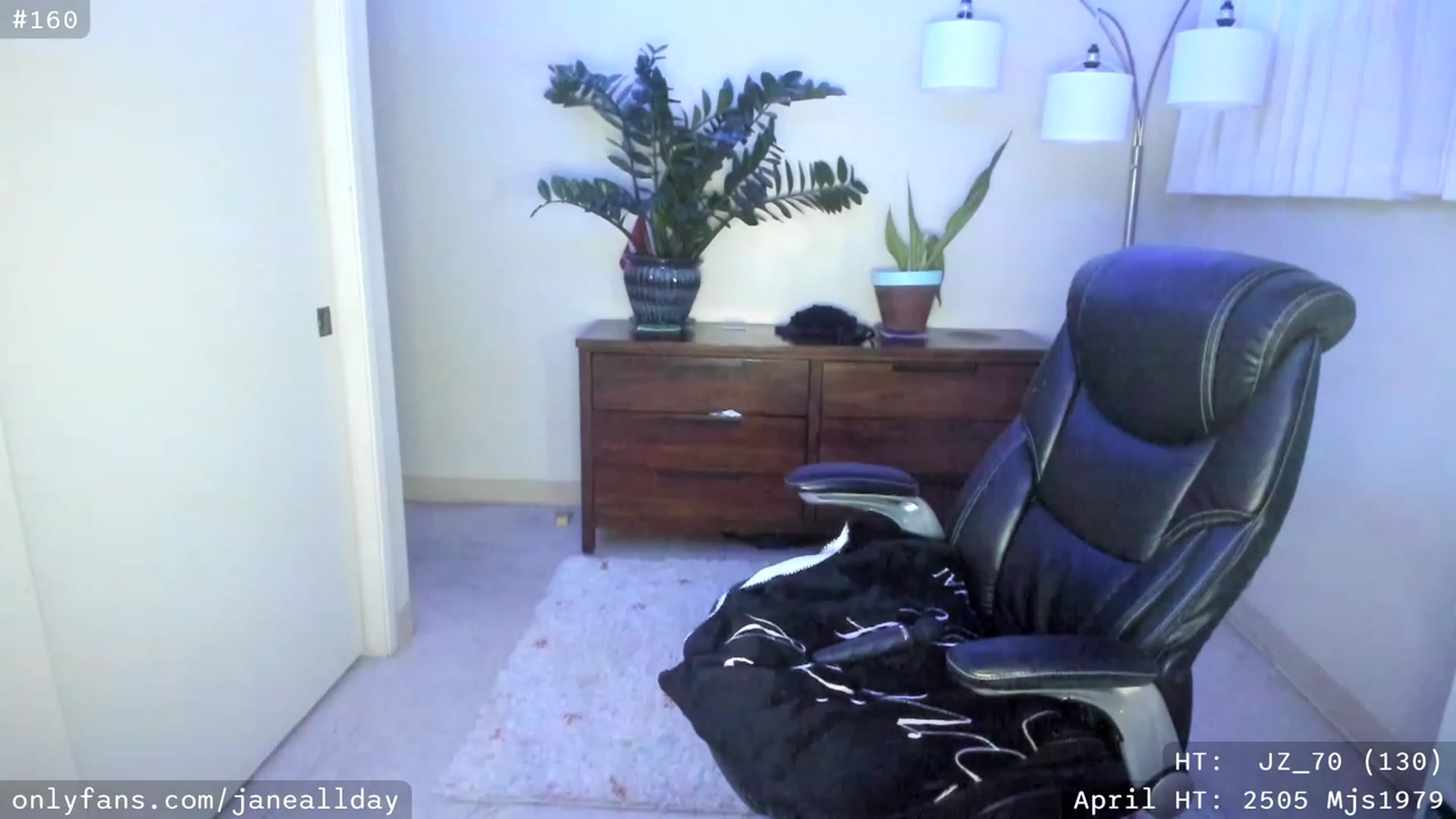 Gallery image thumbnail from JaneAllDay's myfreecams stream on, 04/28/2023, 06:30 image 4 of 20