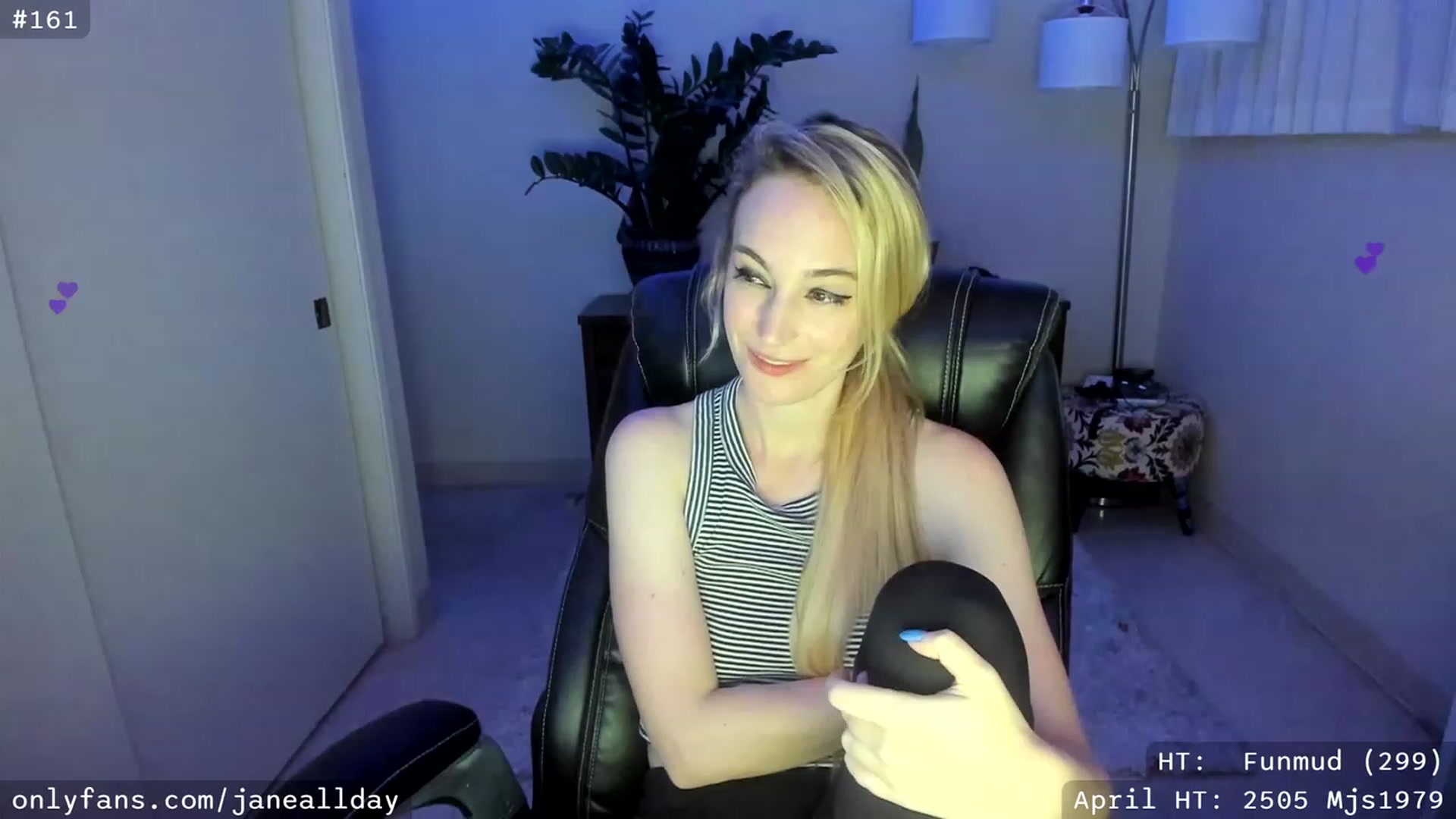 Gallery image thumbnail from JaneAllDay's myfreecams stream on, 04/29/2023, 05:47 image 8 of 20