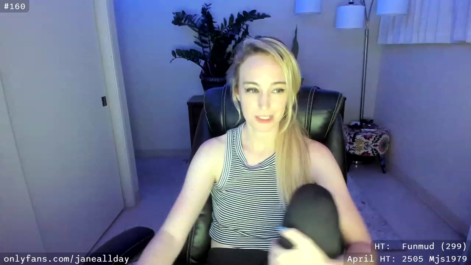 Gallery image thumbnail from JaneAllDay's myfreecams stream on, 04/29/2023, 05:47 image 14 of 20