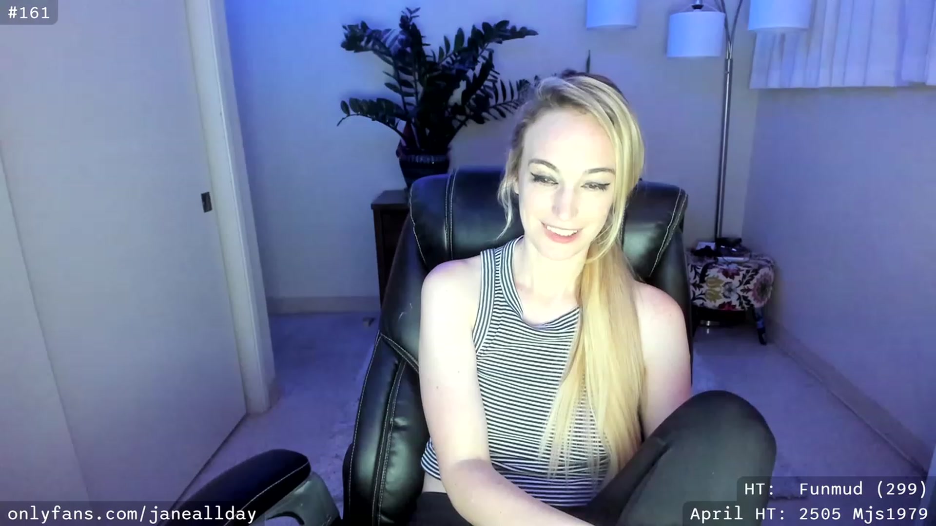 Gallery image thumbnail from JaneAllDay's myfreecams stream on, 04/29/2023, 05:47 image 11 of 20