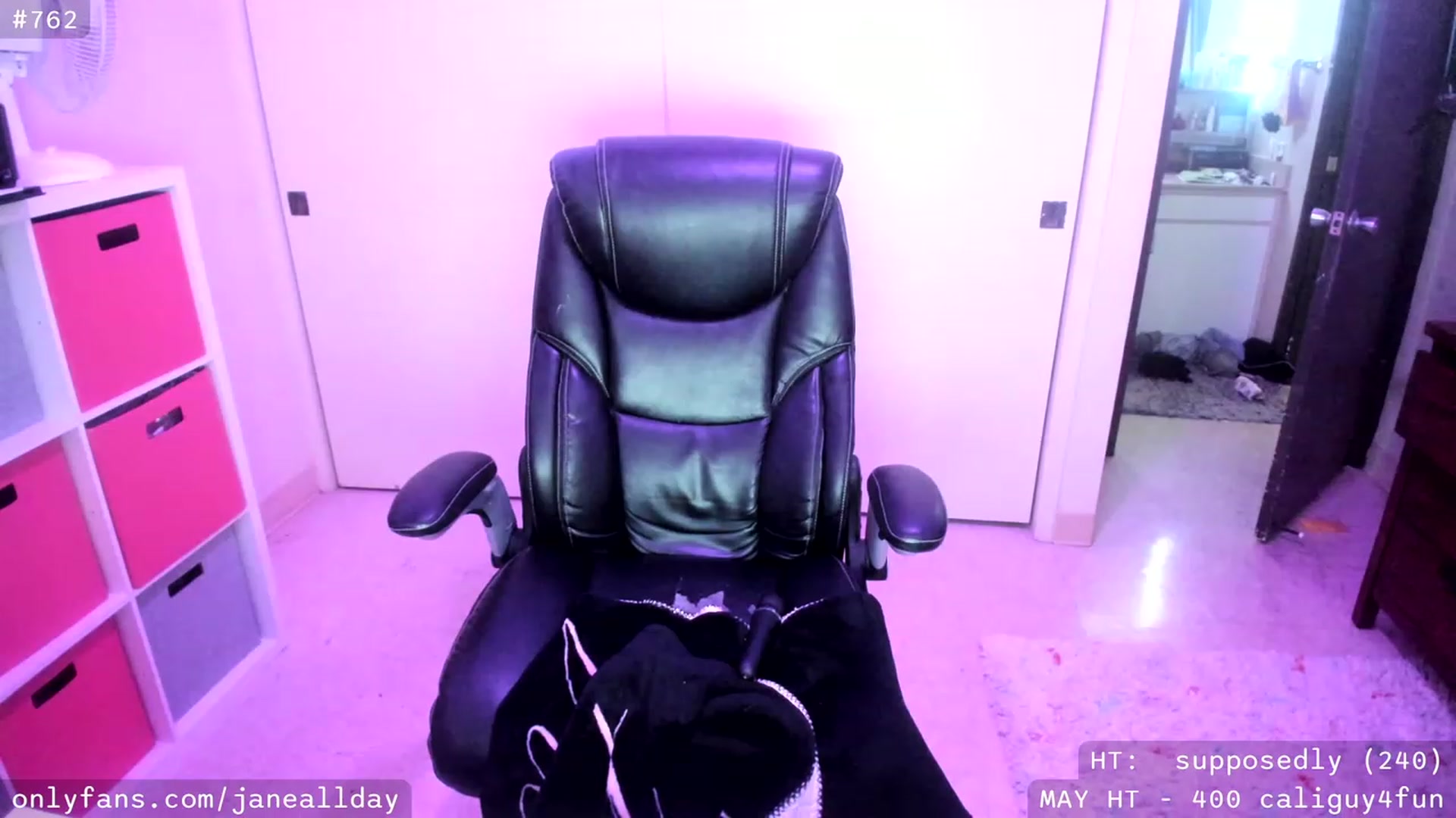 Gallery image thumbnail from JaneAllDay's myfreecams stream on, 05/03/2023, 05:18 image 11 of 20