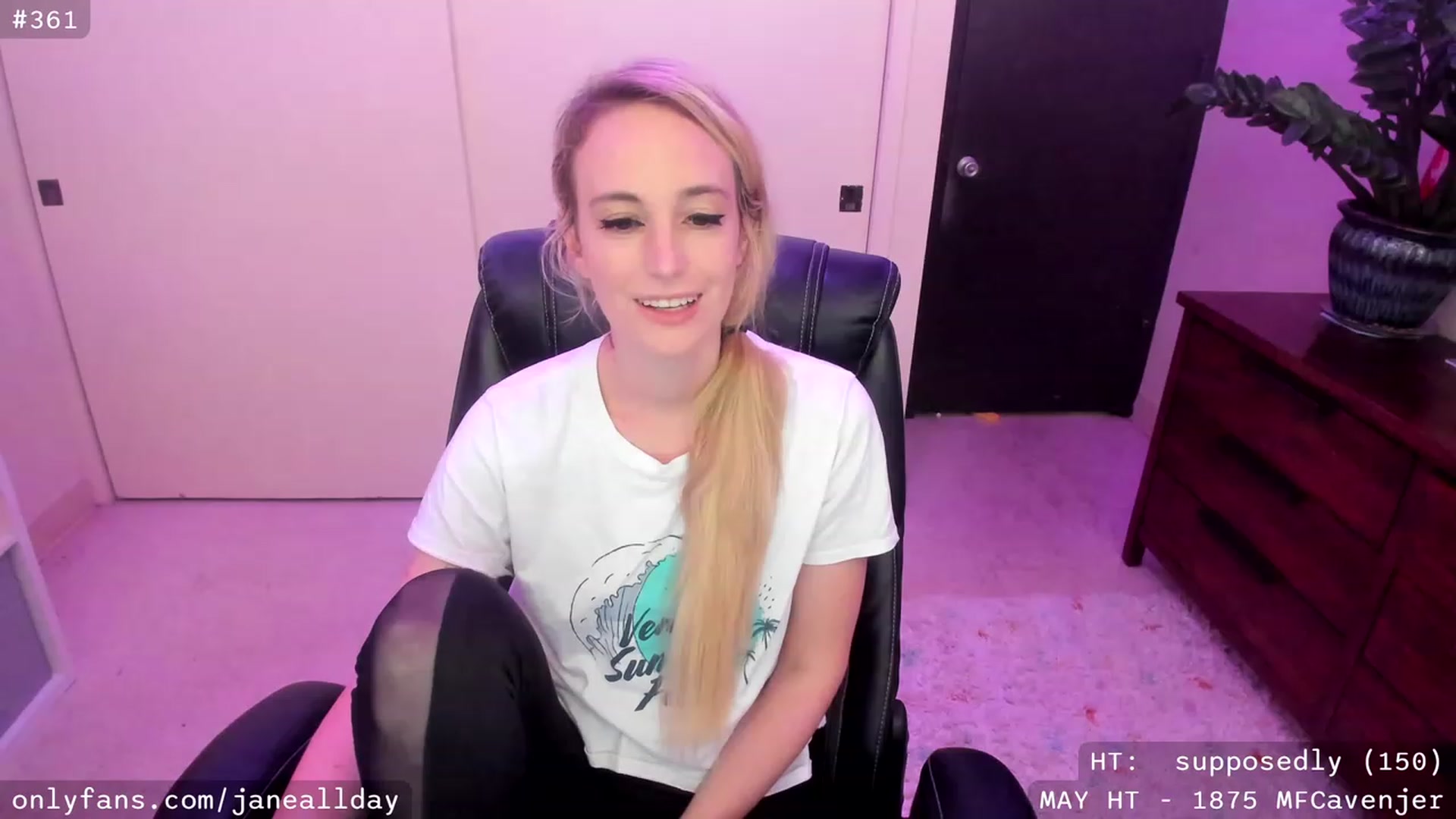 Gallery image thumbnail from JaneAllDay's myfreecams stream on, 05/08/2023, 04:36 image 13 of 20